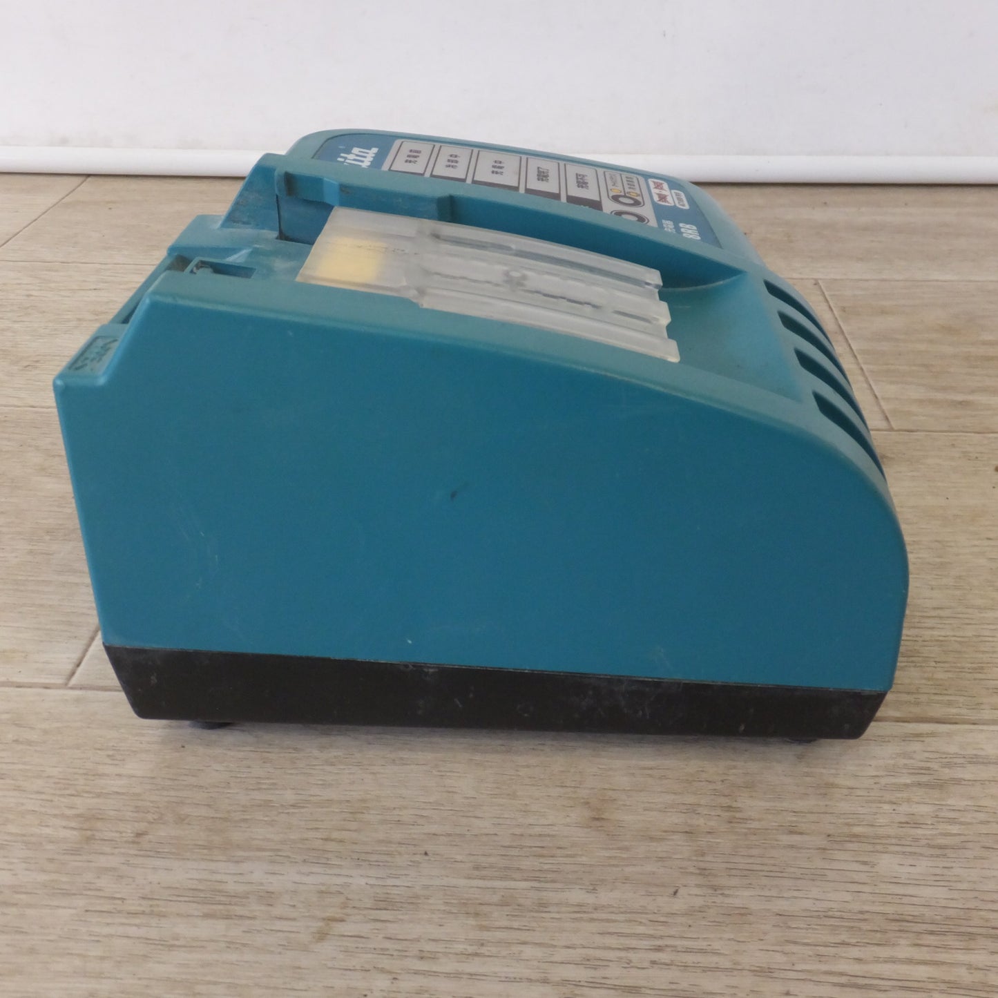 [送料無料] ★マキタ makita 充電器 DC18RB　入力 AC100V 50-60Hz 430VA　出力 DC7.2-18V 9A★