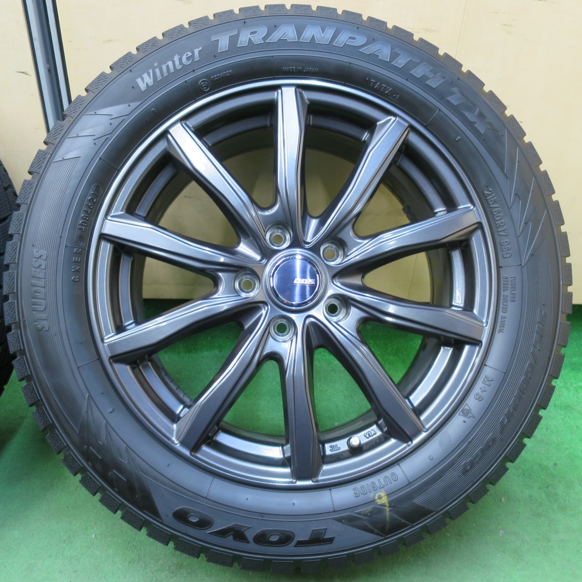 [送料無料] バリ溝！21年！キレイ！ほぼ10分★スタッドレス 215/60R17 トーヨー ウインター トランパス TX D.O.S. DOS 17インチ PCD114.3/5H★5012807イス