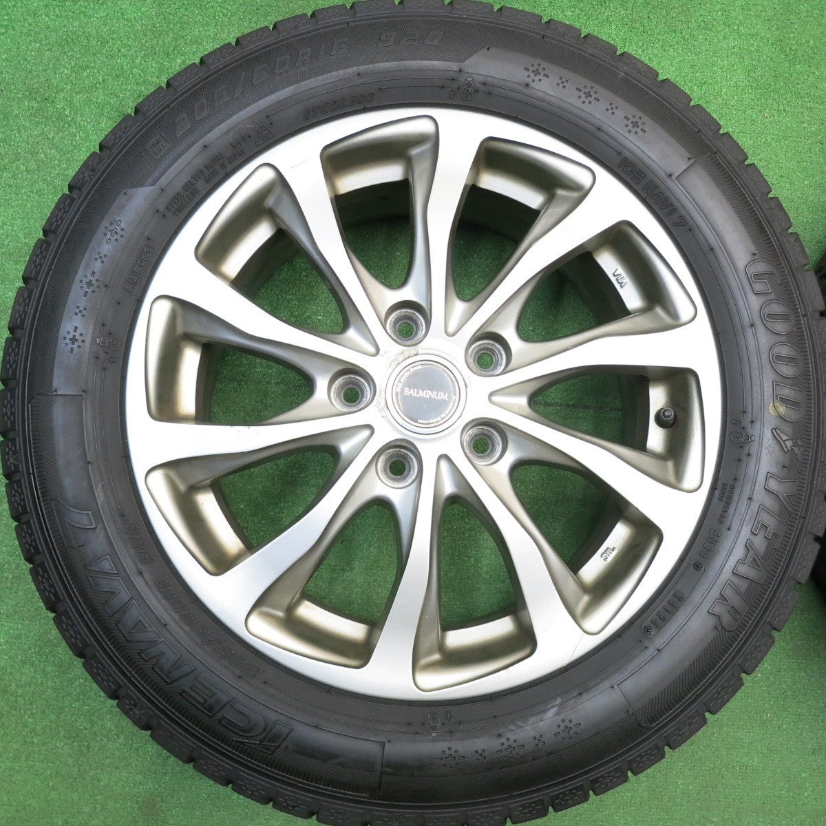 バリ溝！24年！9.5分★スタッドレス 205/60R16 グッドイヤー アイスナビ7 BALMINUM TR10 バルミナ 16インチ PCD114.3/5H★5121408HAス