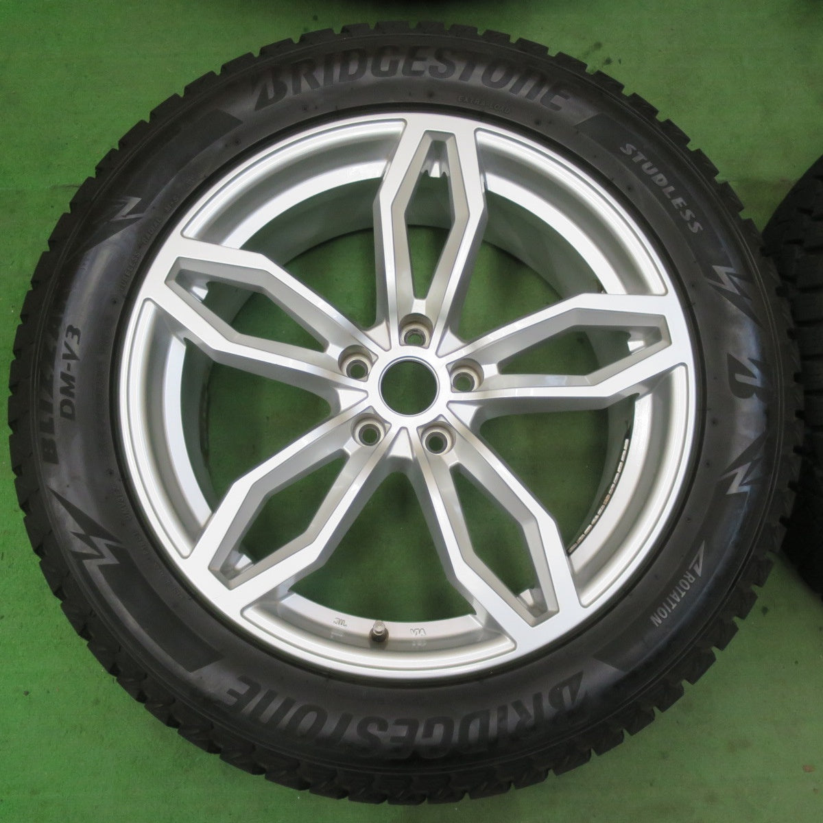 バリ溝！キレイ！9分★BMW 等 AGA WELT 265/50R19 スタッドレス ブリヂストン ブリザック DM-V3 19インチ ヴェルト PCD112/5H★5050212イス
