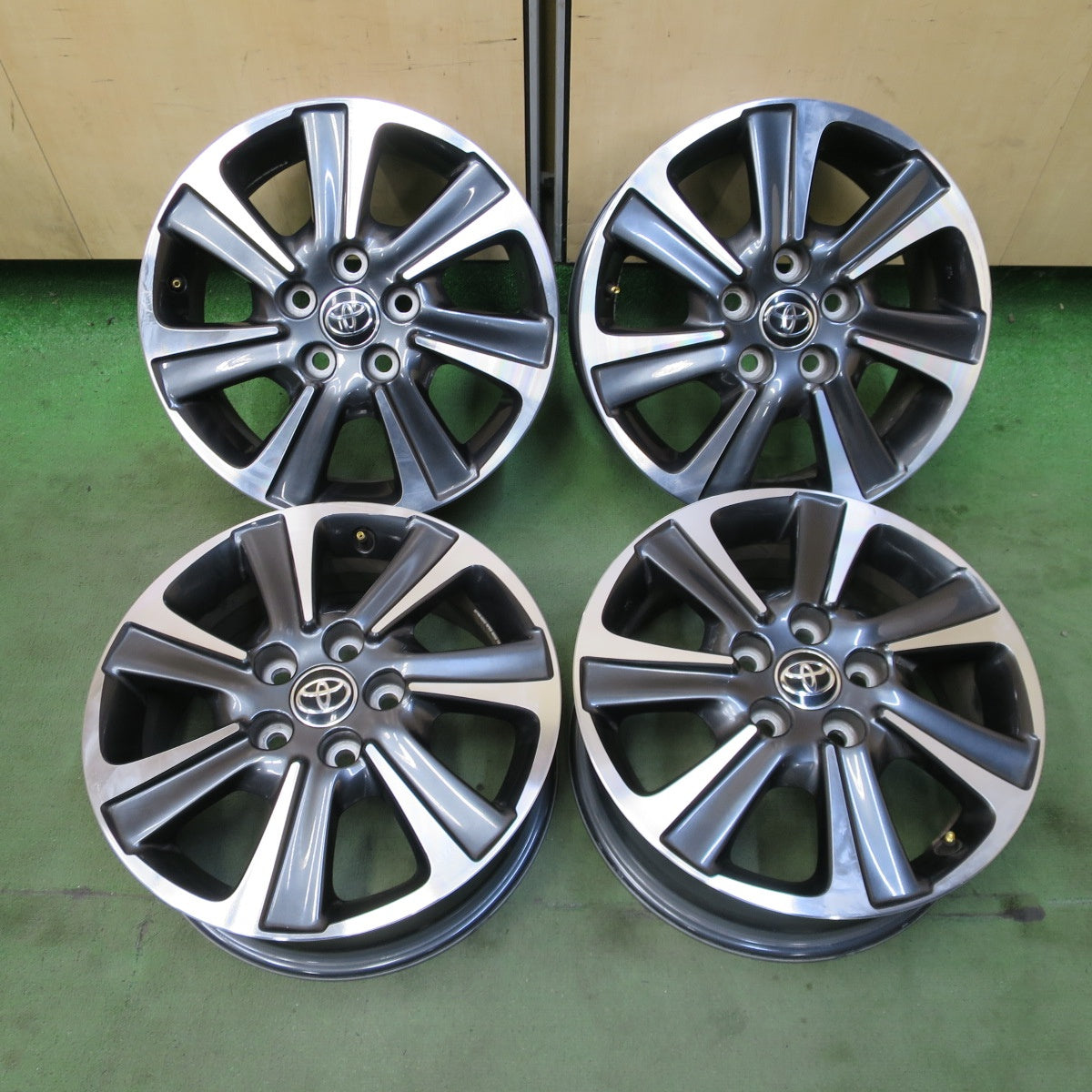 4本価格★トヨタ 80系 ヴォクシー ノア 純正 ホイール 16インチ 16×6J PCD114.3/5H★6071801NGホ