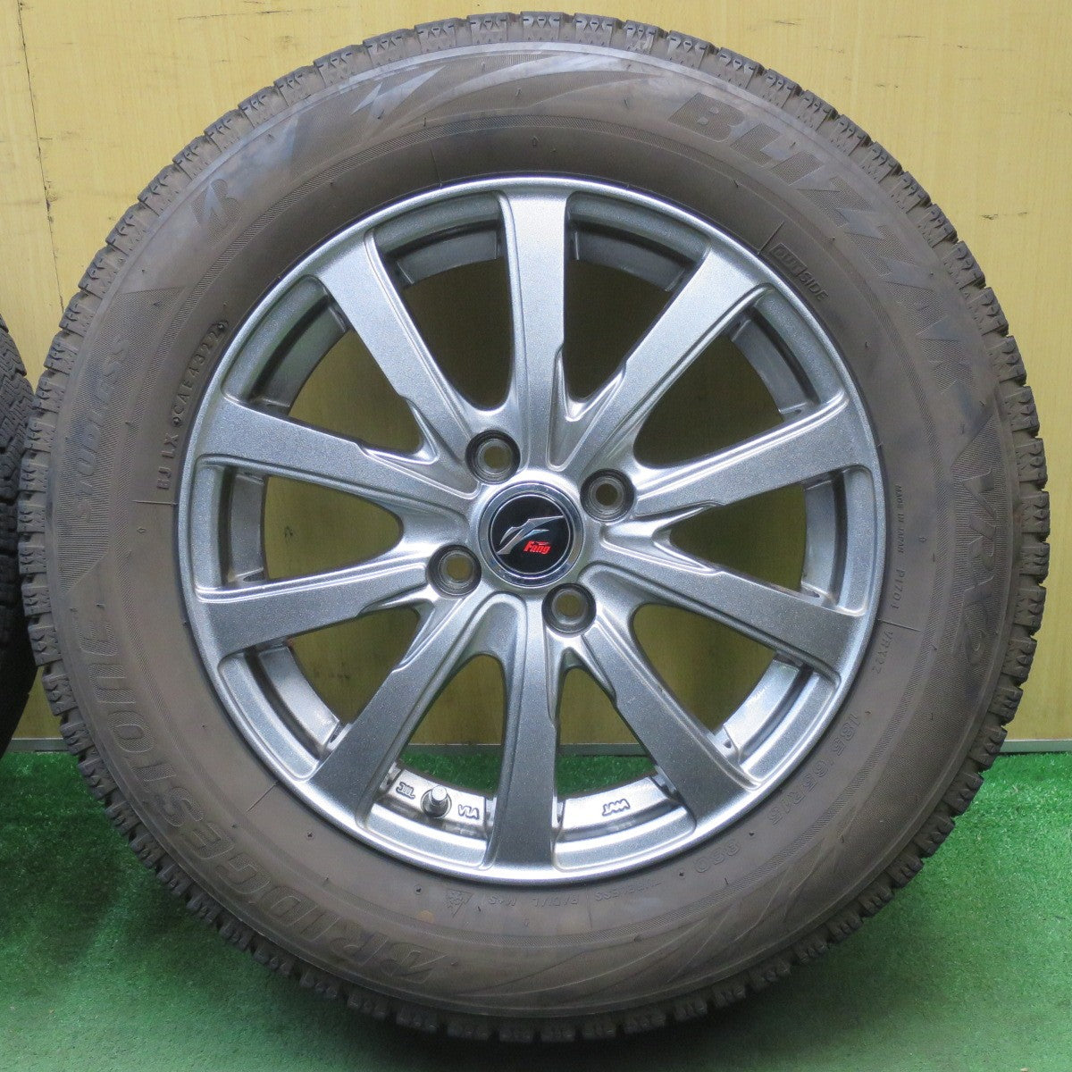 バリ溝！22年！キレイ！9分★スタッドレス 185/65R15 ブリヂストン ブリザック VRX2 Fang ファング 15インチ PCD100/4H★5092401NJス