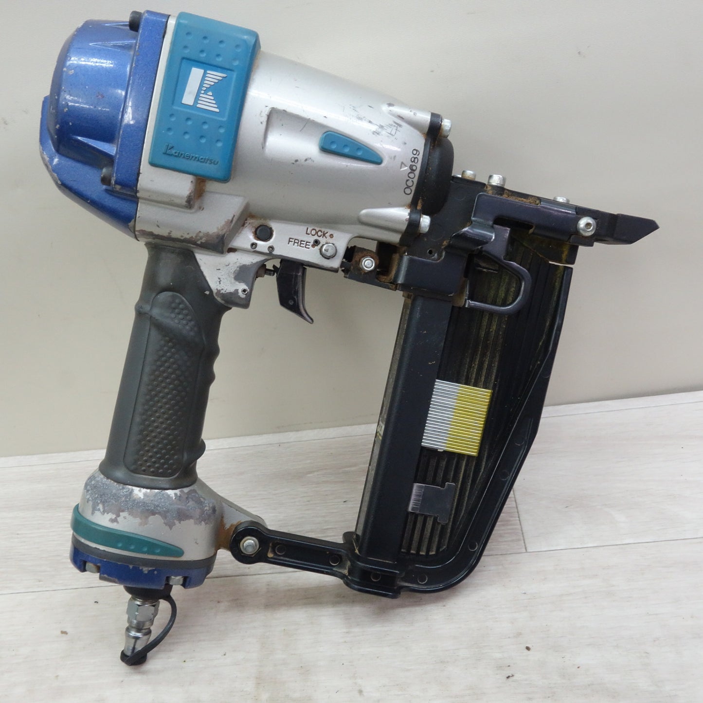 [送料無料] ☆カネマツ 常圧 フロア タッカ KTZ-1150KF 釘打ち機 タッカー エア 工具☆