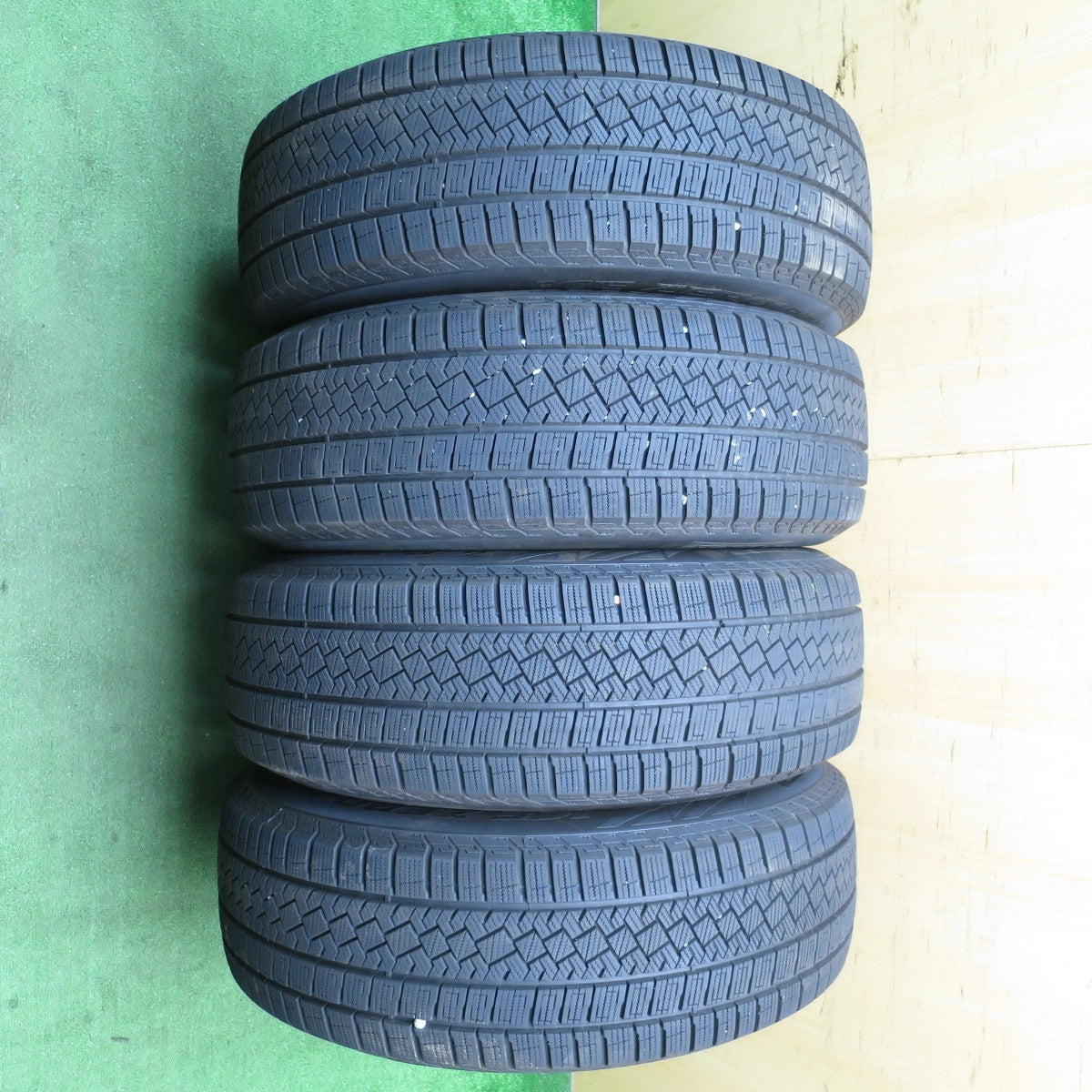 バリ溝！23年！キレイ！9.5分以上★スタッドレス 225/60R18 ピレリ アイスゼロ アシンメトリコ Exceeder エクシーダー 18インチ PCD114.3/5H★5052104NJス