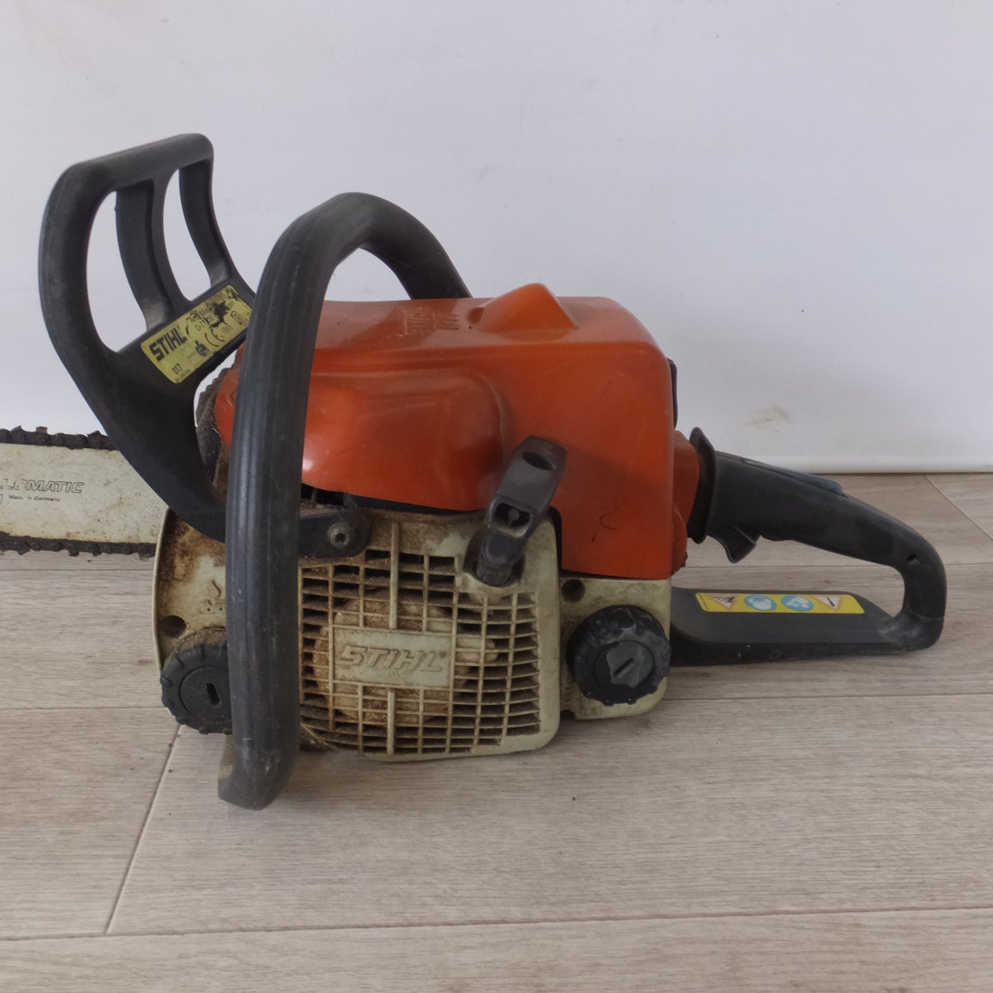 [送料無料] 岐阜発 ジャンク★スチール STIHL エンジンチェーンソー 017 D-71336★