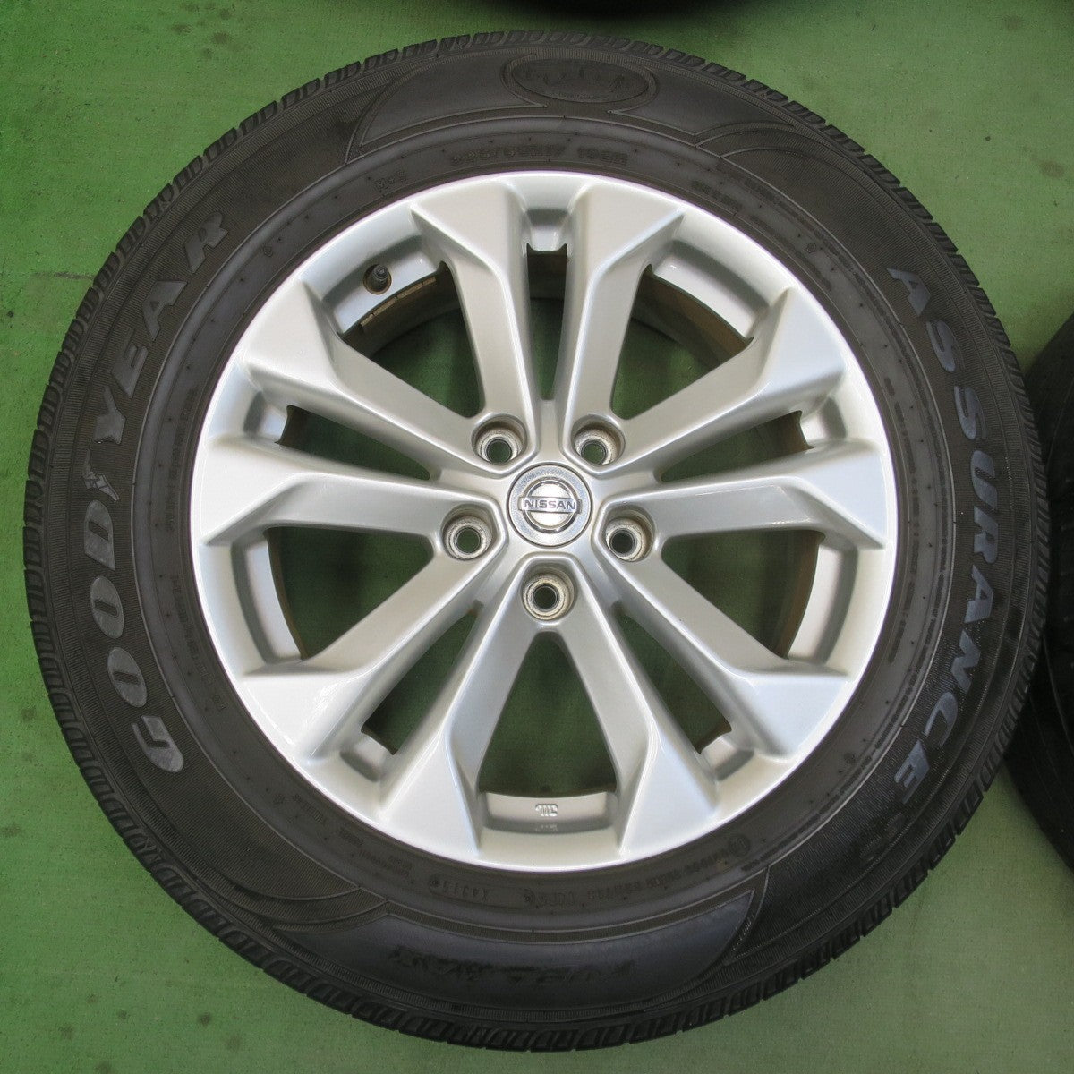 バリ溝！キレイ！9.5分★日産 T32 エクストレイル 純正 225/65R17 トーヨー プロクセス CL1 SUV グッドイヤー ASSURANCE CS FUEL MAX 17インチ PCD114.3/5H★6040406イノ