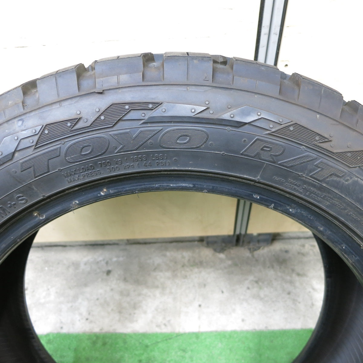ほぼ未使用！24年！1本★225/55R18 トーヨー R/T オープン カントリー タイヤ 18インチ デリカ D:5 アウトランダー フォレスター 等★6010502ナノタ