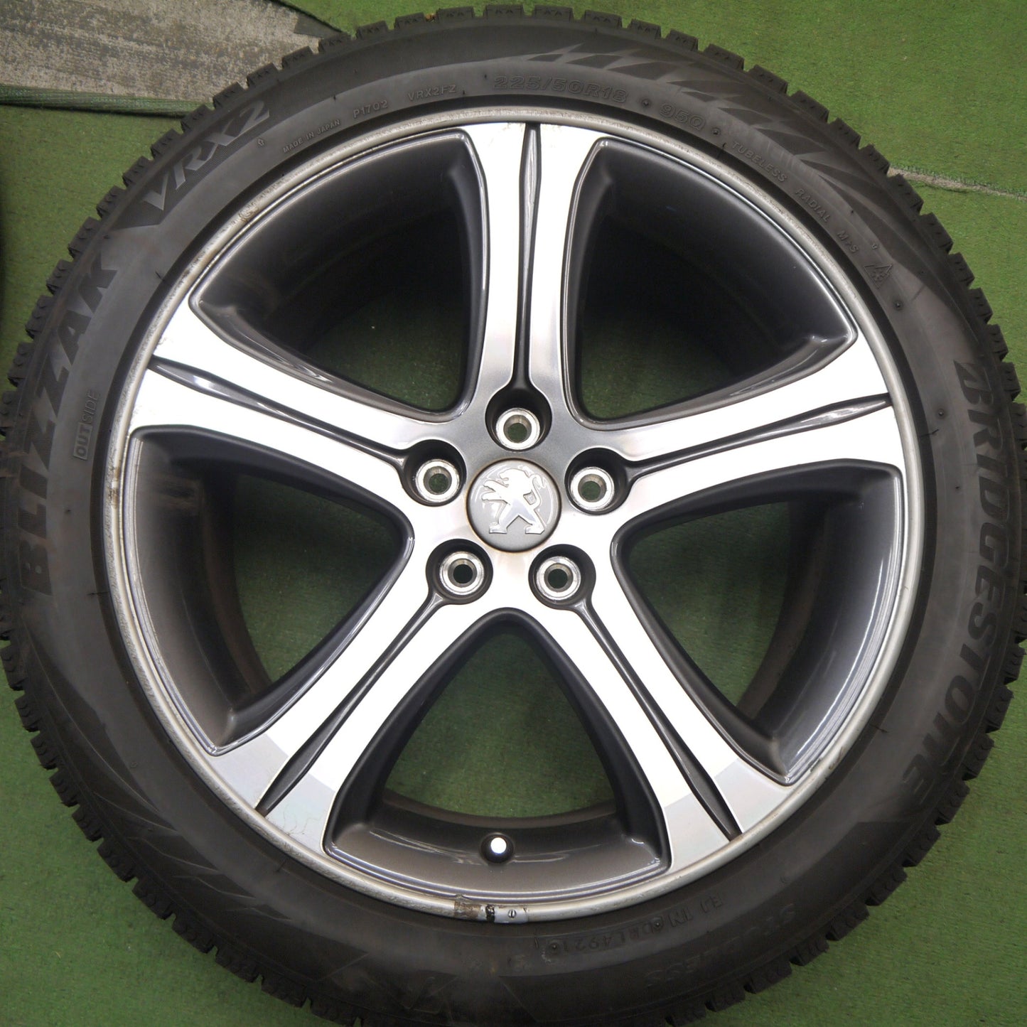 バリ溝！21年！9.5分★プジョー 508 SW 純正 225/50R18 スタッドレス ブリヂストン ブリザック VRX2 18インチ PCD108/5H★5100303Hス