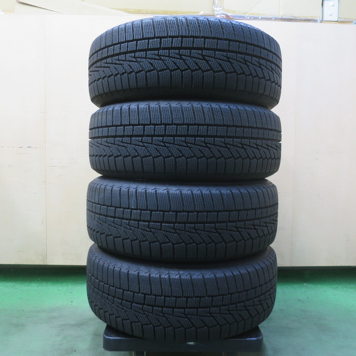 バリ溝！22年！キレイ！9.5分◎BMW MINI F54 クラブマン 純正 205/55R16 スタッドレス ハンコック ウインター アイセプト IZ 2A ミニ 16インチ PCD112/5H◎6100806イス