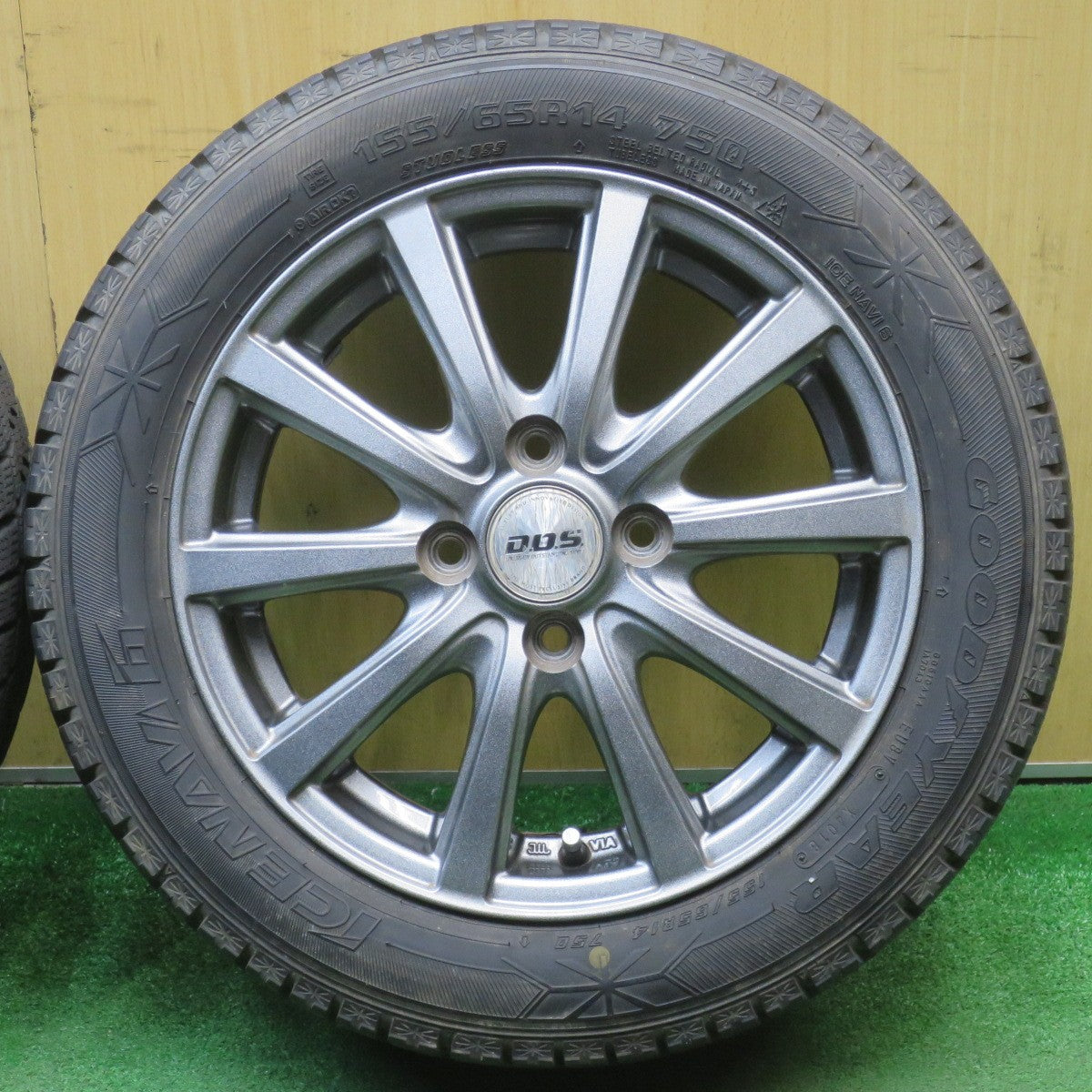 バリ溝！キレイ！9.5分以上★スタッドレス 155/65R14 グッドイヤー アイスナビ6 D.O.S. DOS 社外 アルミ 14インチ PCD100/4H★6041304NJス