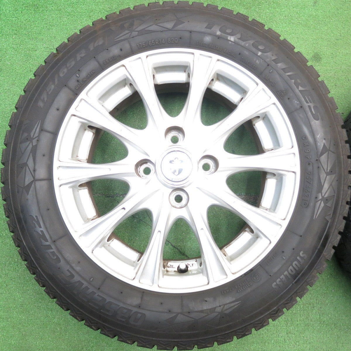 バリ溝！21年！9.5分以上★スタッドレス 175/65R14 トーヨー オブザーブ GIZ2 JOKER ジョーカー 14インチ PCD100/4H★5052305AKス