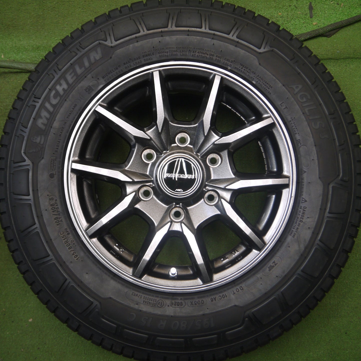 *送料無料* 未使用！24年★ハイエース等 ROADMAX MiD 195/80R15 ミシュラン AGILIS3 ロードマックス 15インチ PCD139.7/6H★4061407Hノ