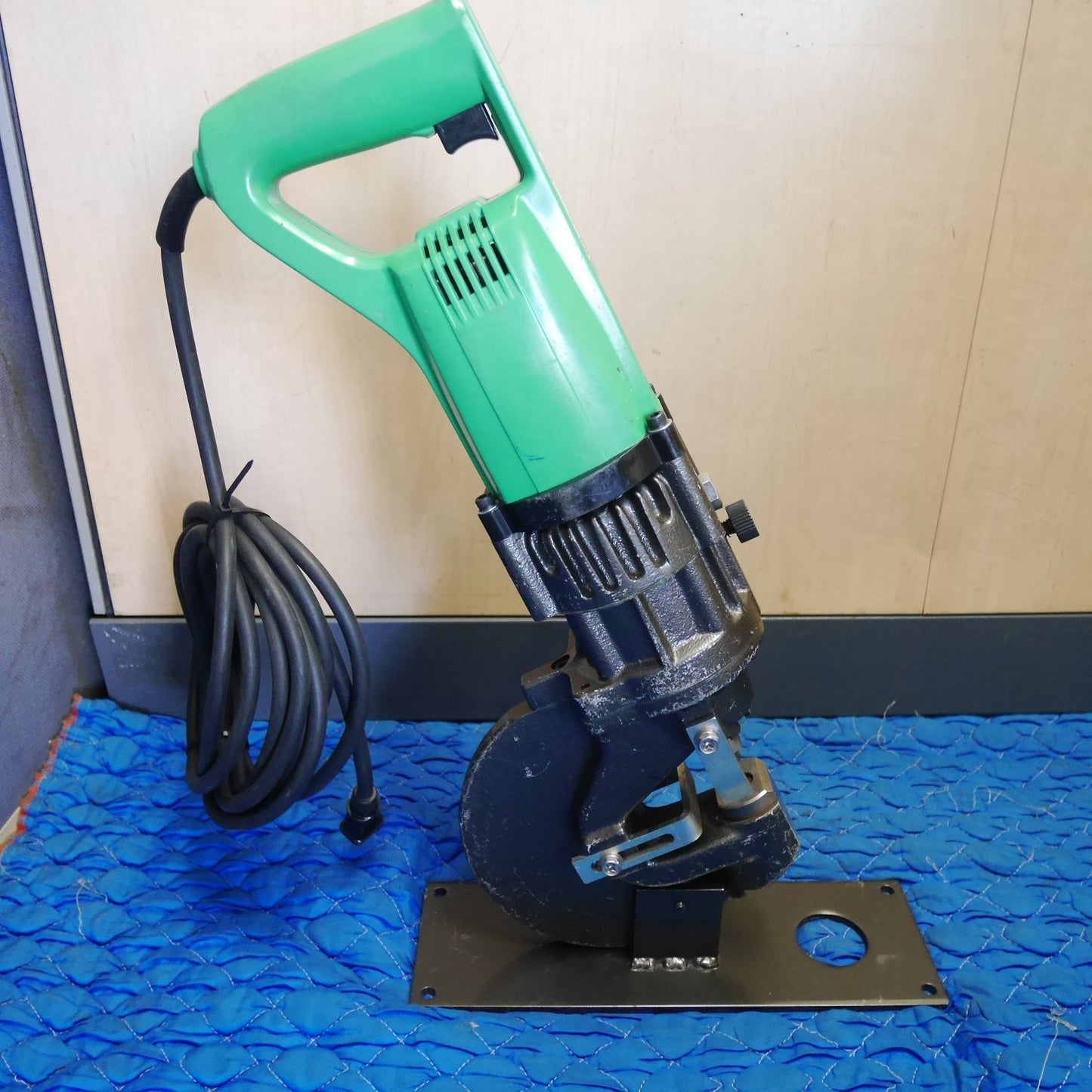 [送料無料] ダイス 付属付☆イクラ 電動 油圧式 パンチャー IS-18P 電動 工具 育良精機 コード式 ケース付き 穴あけ☆