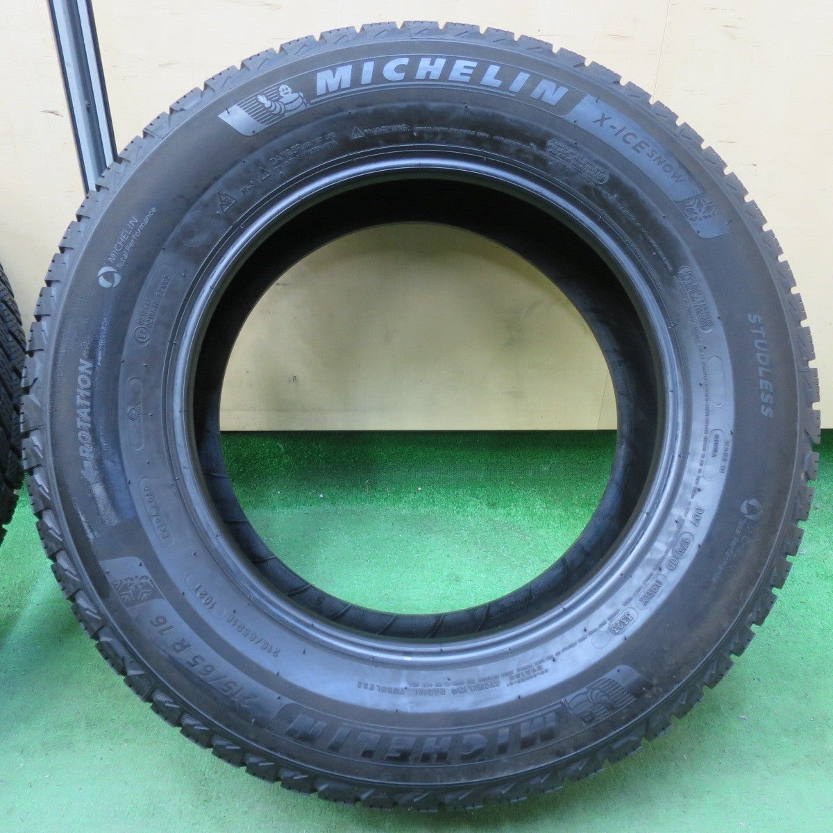 バリ溝！23年！ほぼ10分★スタッドレス 215/65R16 ミシュラン X-ICE SNOW タイヤ 16インチ アルファード ヴェルファイア 等★5012403イスタ