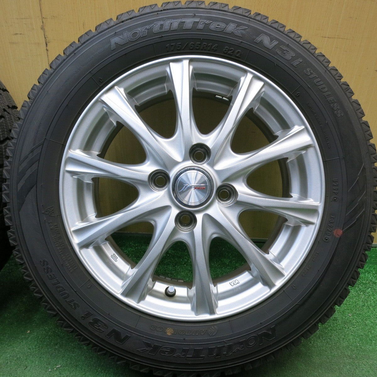 バリ溝！キレイ！9.5分以上★スタッドレス 175/65R14 オートバックス ノーストレック N3i JOKER ジョーカー 14インチ PCD100/4H★6031509HAス