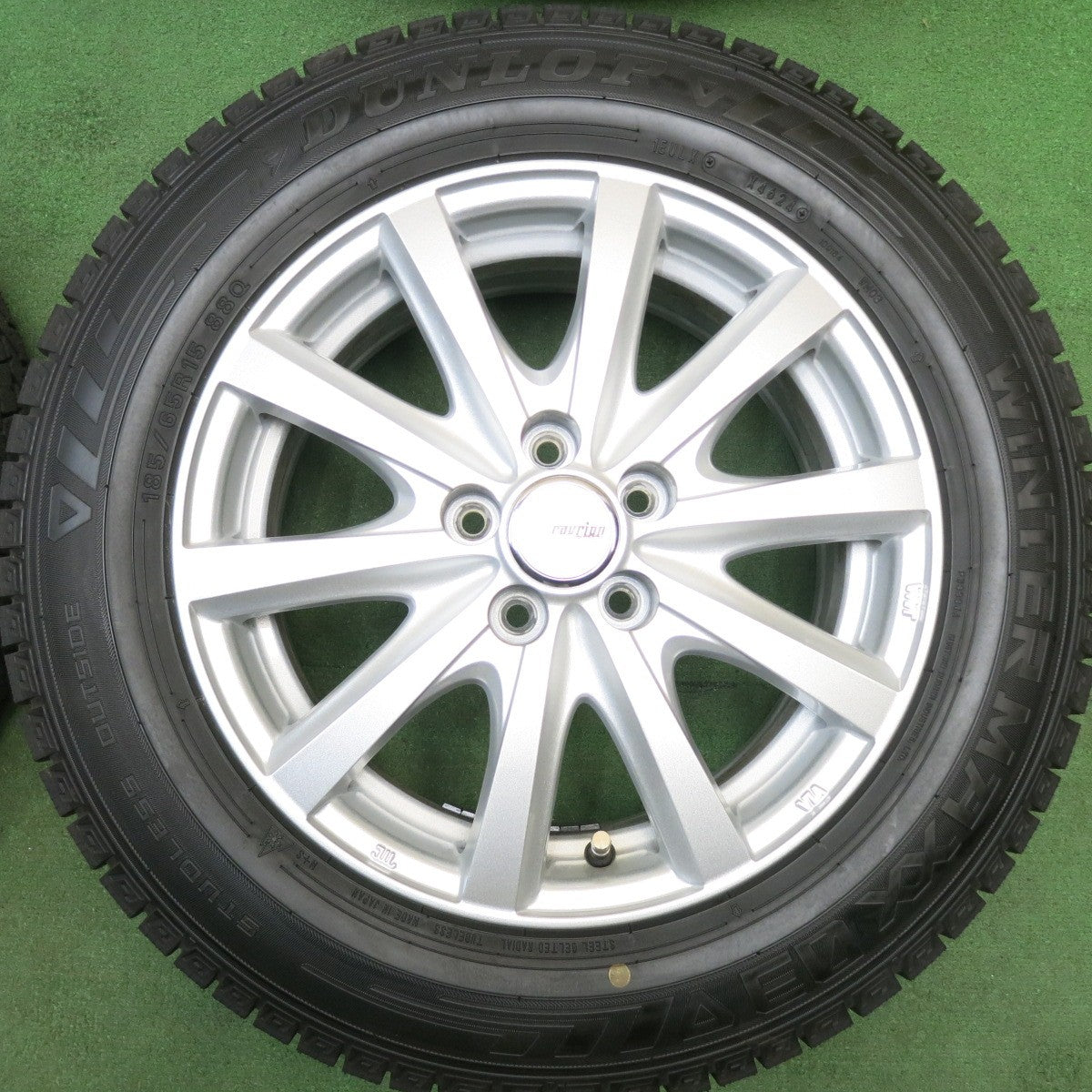 ほぼ未使用！24年！キレイ★シエンタ プリウス 等 185/65R15 スタッドレス ダンロップ ウインターマックス 03 ravrion RS01 ラブリオン 15インチ PCD100/5H★6032809HAス