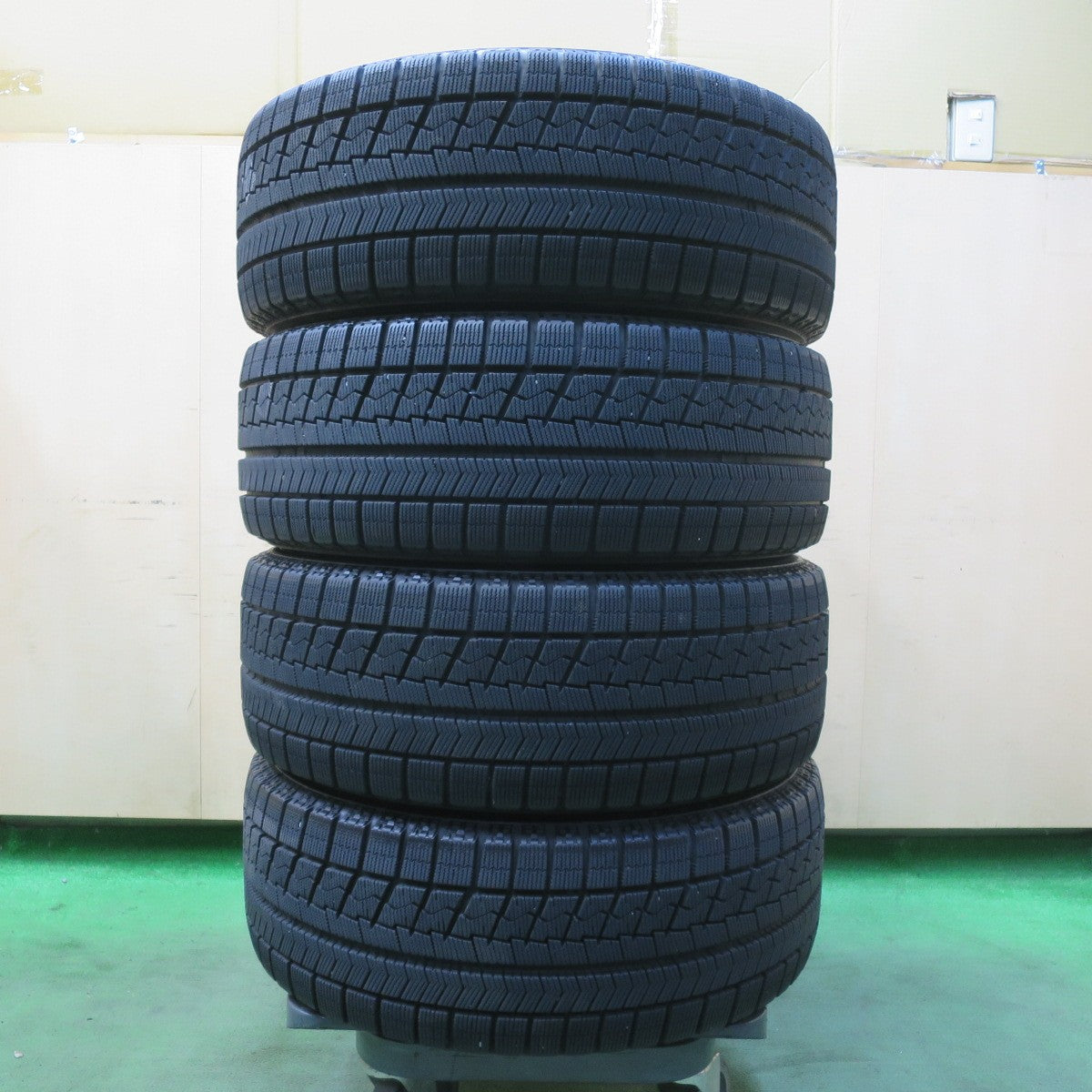 バリ溝！キレイ！9.5分★スタッドレス 205/55R16 ブリヂストン ブリザック VRX BALMINUM バルミナ 16インチ PCD100/5H★5110502イス