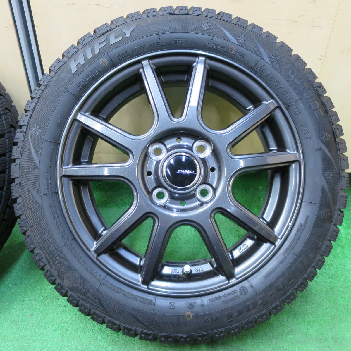 *送料無料* 超バリ溝！22年！キレイ！ほぼ10分★スタッドレス 155/65R14 ハイフライ Win-turi 212 EMBELY 14インチ PCD100/4H★4060510イス