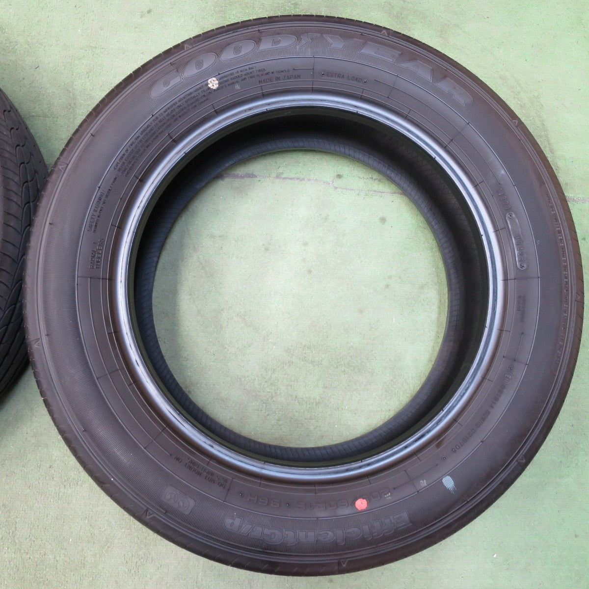 バリ溝！25年！9.5分★205/60R16 グッドイヤー EfficientGrip エフィシエントグリップ タイヤ 16インチ ノア ヴォクシー プリウスα 等★5121005イノタ