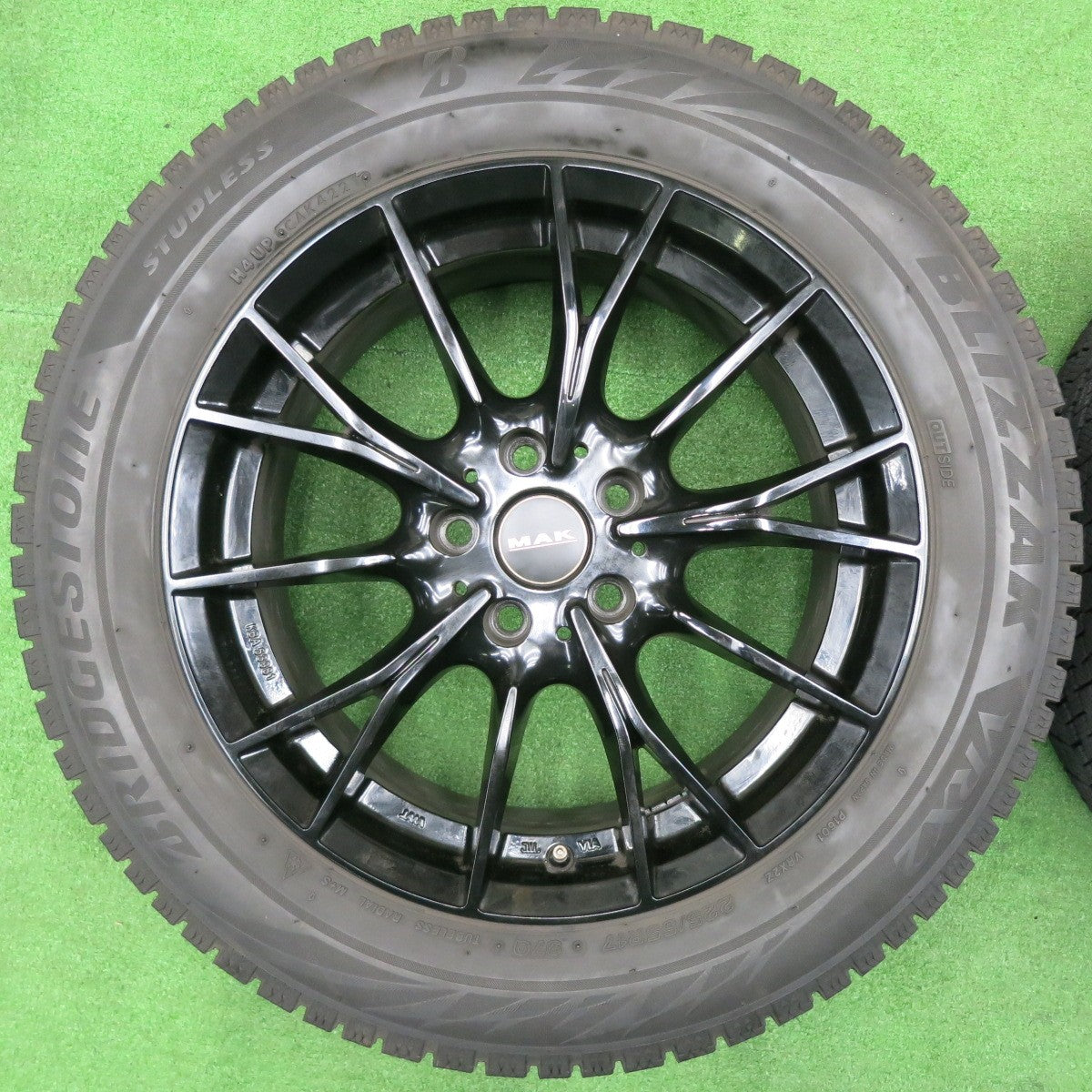[送料無料] バリ溝！23年！キレイ！9分★BMW MINI 等 MAK FABRIK 225/55R17 スタッドレス ブリヂストン ブリザック VRX2 ファブリック 17インチ PCD112/5H★4112501NJス