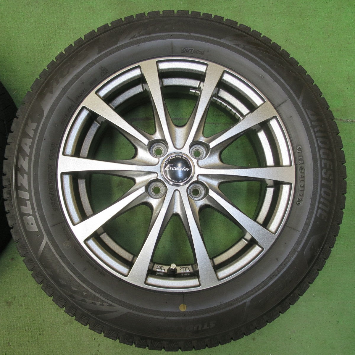 バリ溝！22年！キレイ！9分★スタッドレス 185/65R15 ブリヂストン ブリザック VRX3 Exceeder エクシーダー 15インチ PCD100/4H★5092604イス