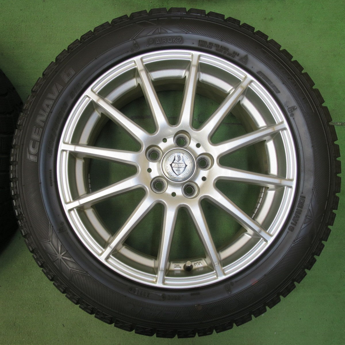 バリ溝！キレイ！8.5分★プリウス 86 BRZ 等 205/55R16 スタッドレス グッドイヤー アイスナビ6 JOKER ジョーカー 16インチ PCD100/5H★5103106イス