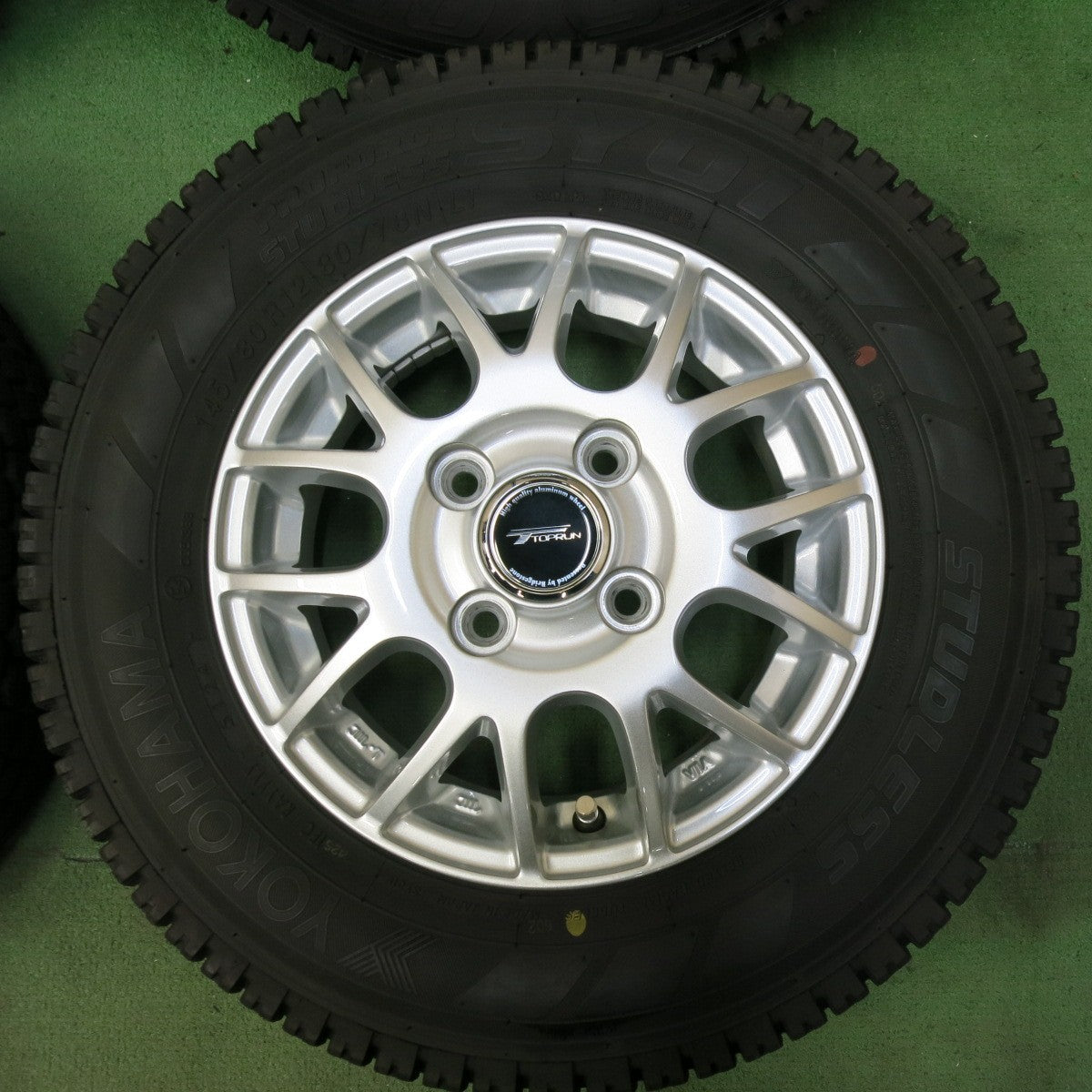 バリ溝！24年！キレイ！9.5分★スタッドレス 145/80R12 80/78N ヨコハマ SY01 TOPRUN トップラン 12インチ PCD100/4H★5072317SYス