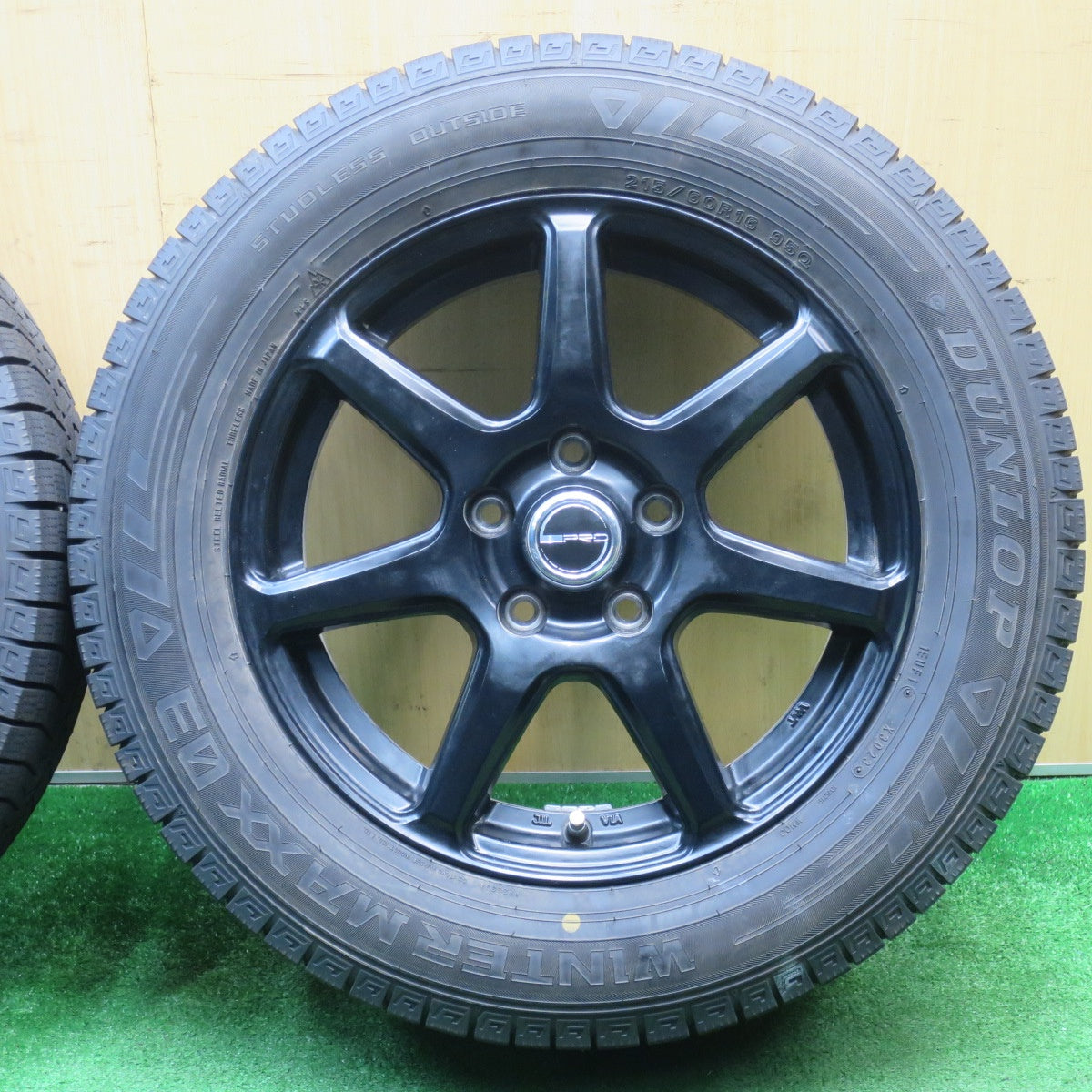 バリ溝！23年！9.5分★スタッドレス 215/60R16 ダンロップ ウインターマックス 03 PRD 社外 アルミ 16インチ PCD114.3/5H★5112702NJス