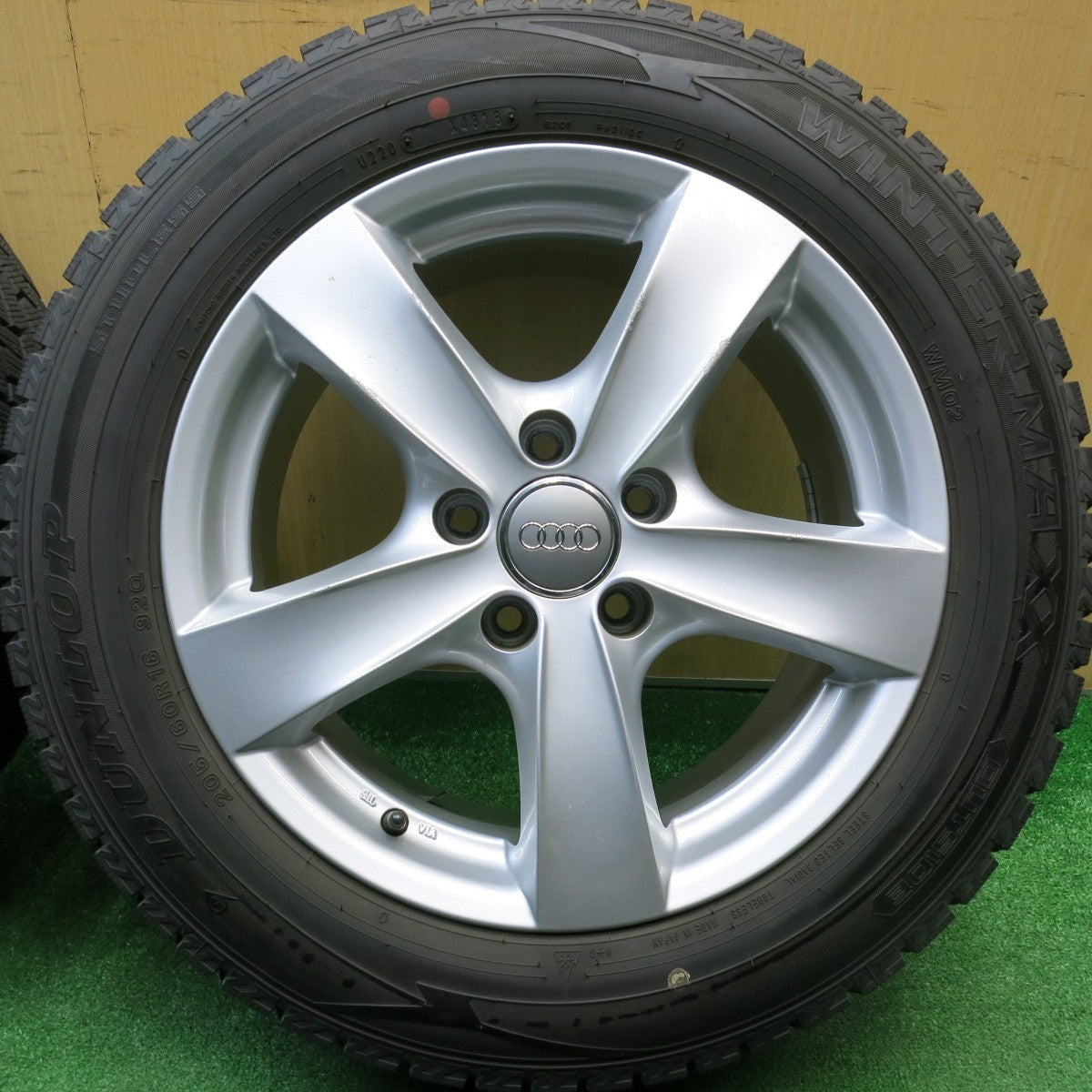 バリ溝！9.5分★アウディ A4 8K 等 AGA Nebel 205/60R16 スタッドレス ダンロップ ウインターマックス WM02 ネーベル 16インチ PCD112/5H★5122109HAス
