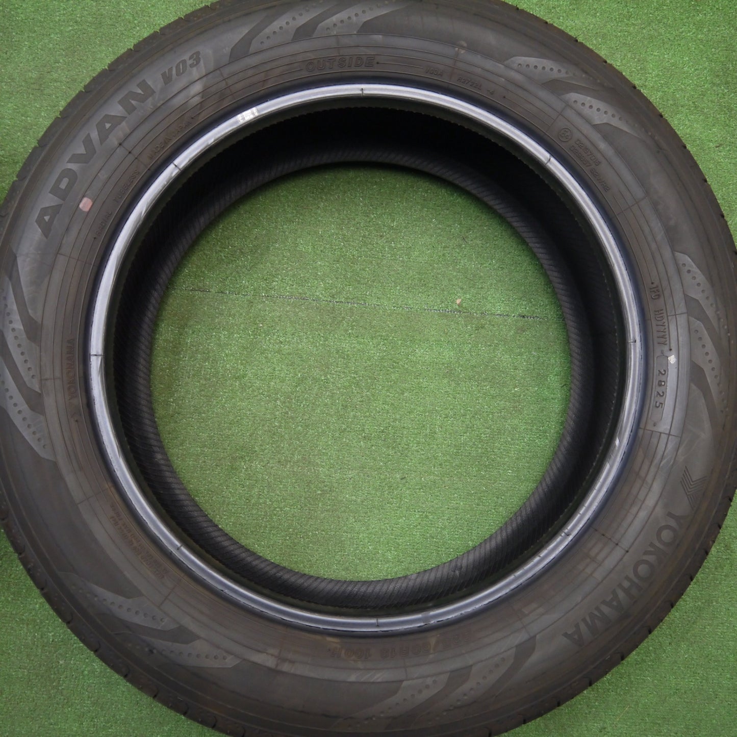 バリ溝！25年！9.5分★225/60R18 ヨコハマ アドバン V03 タイヤ 18インチ 40系 アルファード ヴェルファイア 等★5121609Hノタ