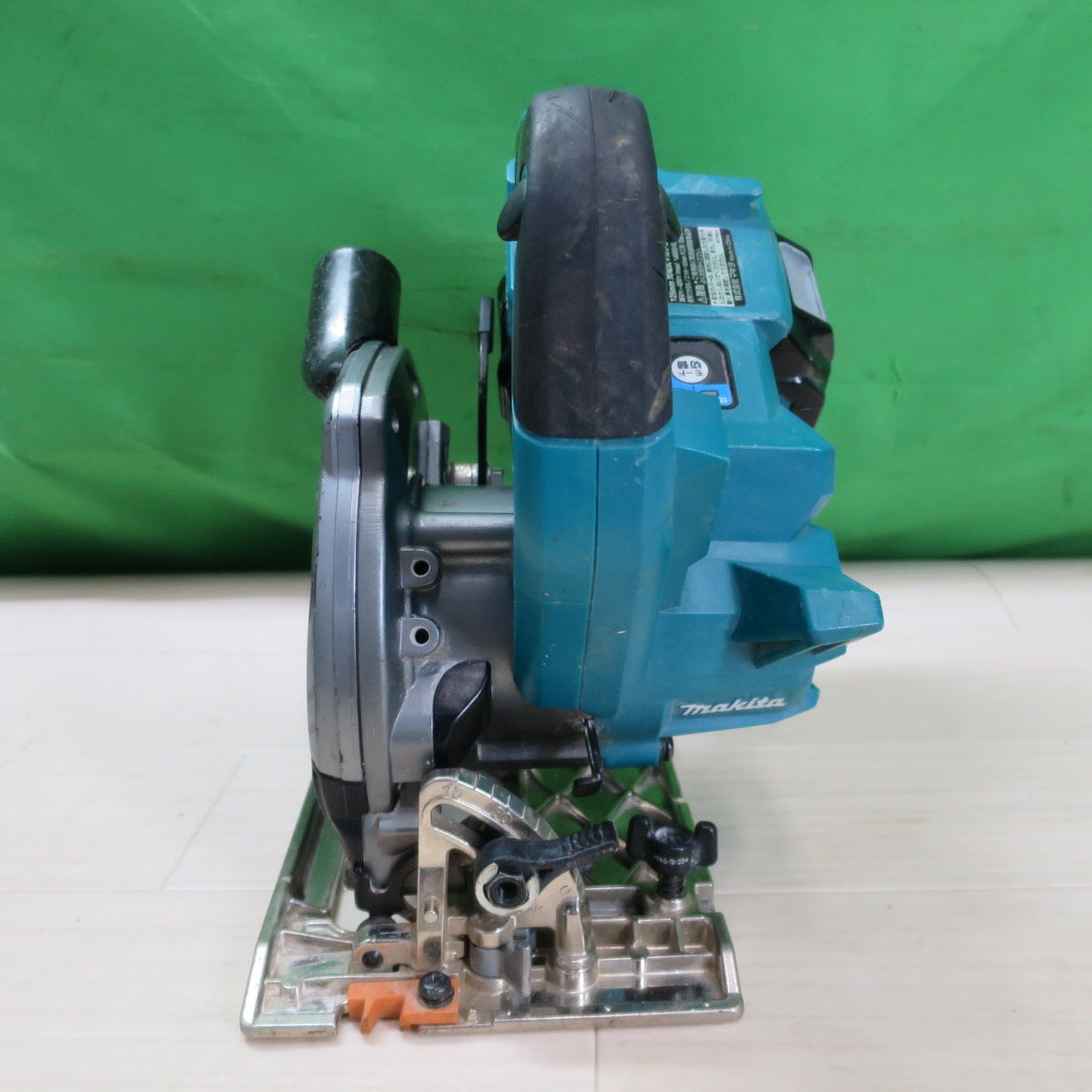 [送料無料] ☆マキタ 125mm 充電式 マルノコ HS008G 電動 工具 切断機 丸のこ 丸ノコ 丸鋸 makita バッテリー BL4025☆