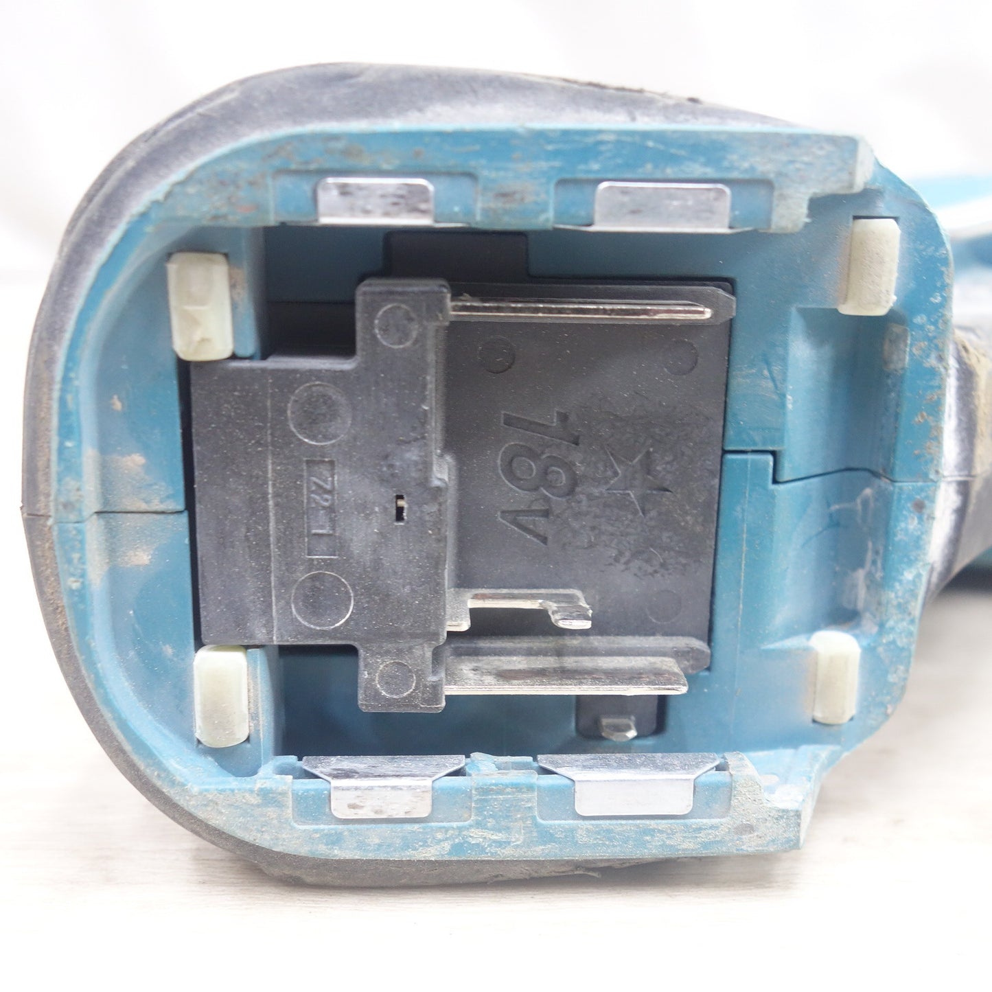 [送料無料] ◆マキタ 充電式 レシプロソー JR187D 電動 工具 切断機 セーバーソー セーバソー 18V makita◆