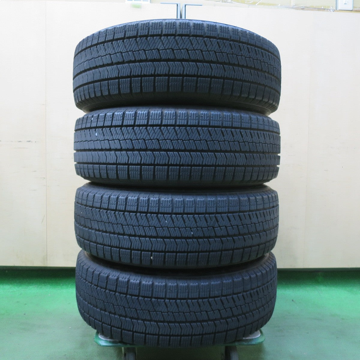 バリ溝！22年！キレイ！9分★プリウス 等 195/65R15 スタッドレス ブリヂストン ブリザック VRX2 ARREEST 15インチ PCD100/5H★5112703イス