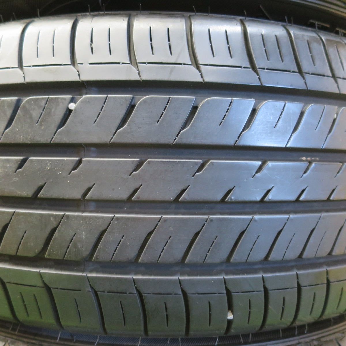 バリ溝！22年！9.5分以上★215/50R17 ダンロップ エナセーブ EC300 タイヤ 17インチ リーフ プリウスα インプレッサ 等★5112003イノタ