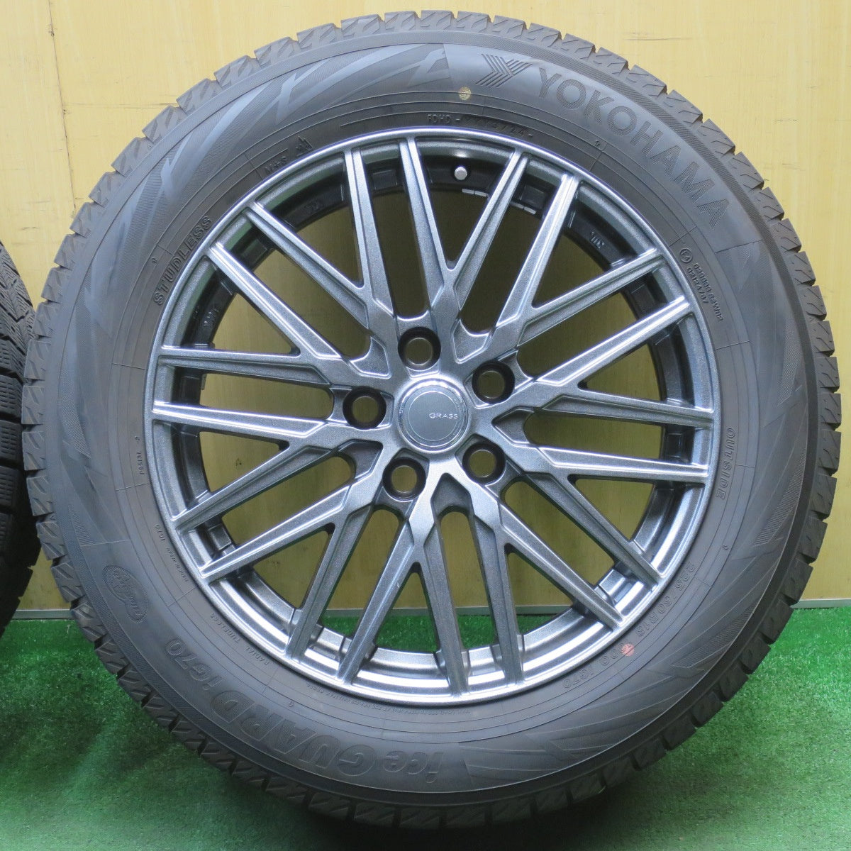 バリ溝！24年！キレイ！9.5分★40系 アルファード 等 225/60R18 スタッドレス ヨコハマ アイスガード iG70 GRASS グラス 18インチ PCD120/5H★6030901NJス