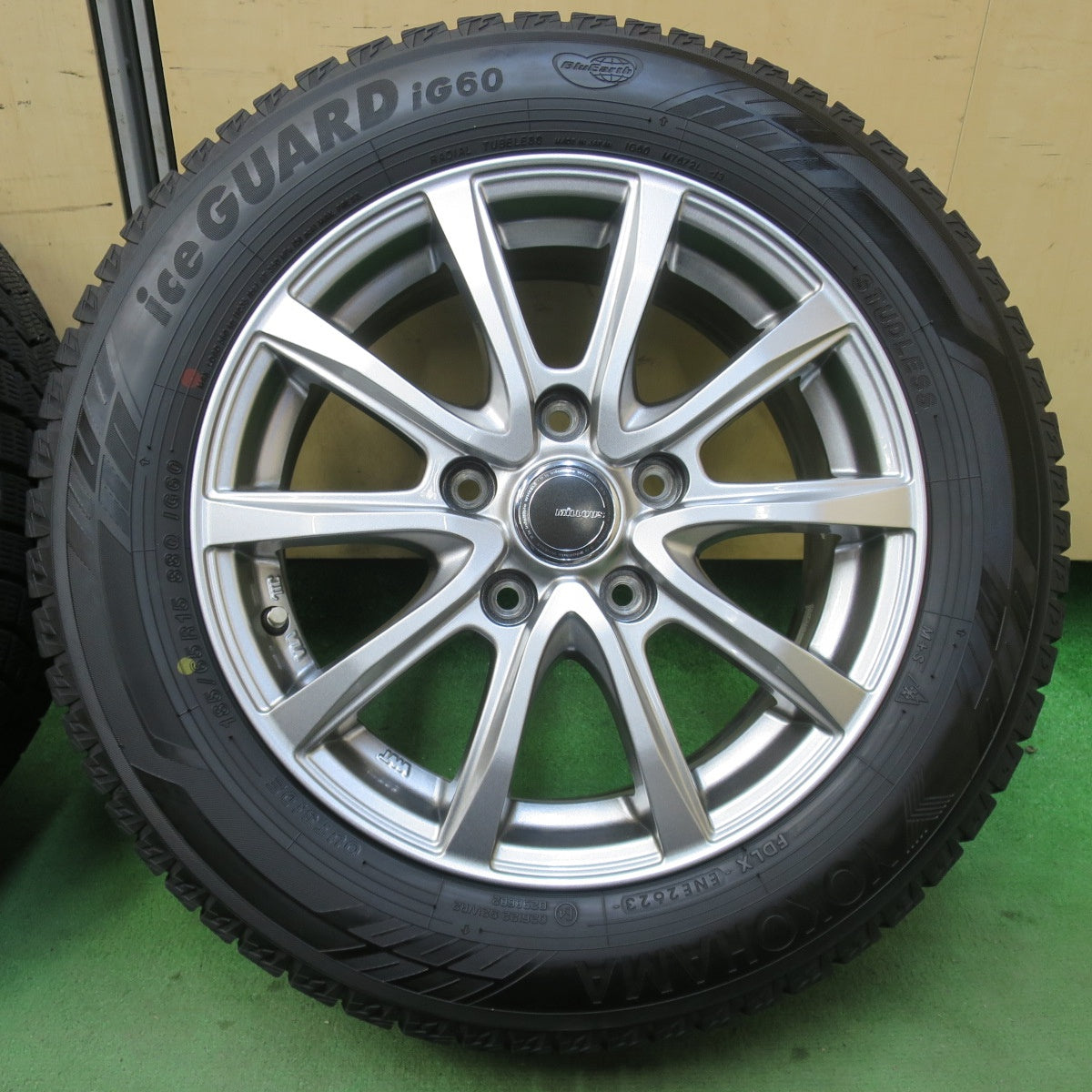 バリ溝！23年！キレイ！9.5分以上★スタッドレス 185/65R15 ヨコハマ アイスガード iG60 MiLLOUS ミルアス 15インチ PCD114.3/5H★5112906イス