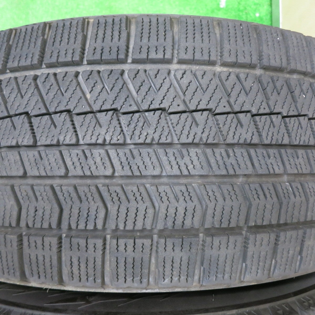 [送料無料] バリ溝！20年！キレイ！8.5分★スタッドレス 235/45R18 ブリヂストン ブリザック VRX2 Lefinada MOTION1 レフィナーダ 18インチ PCD114.3/5H★4111509NJス
