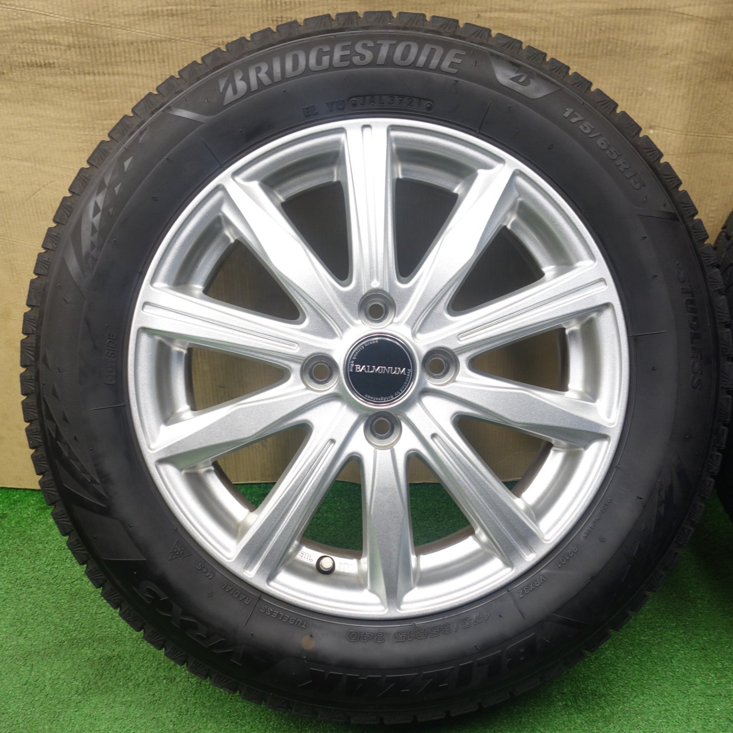バリ溝！キレイ！9.5分★スタッドレス 175/65R15 ブリヂストン ブリザック VRX3 BALMINUM KR10 バルミナ 15インチ PCD100/4H★6030602KTス