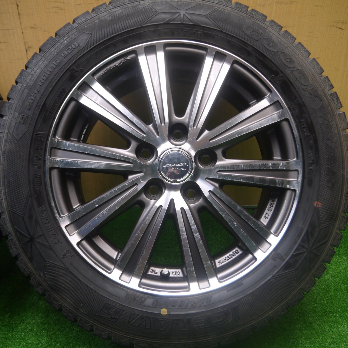 *送料無料* バリ溝！9分★スタッドレス 205/60R16 グッドイヤー アイスナビ6 SMACK ENKEI スマック エンケイ 16インチ PCD114.3/5H★4082105Hス