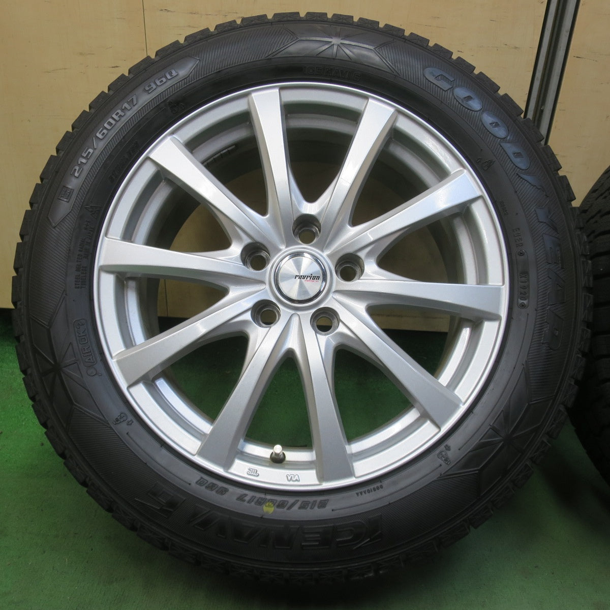 バリ溝！23年！キレイ！9分★スタッドレス 215/60R17 グッドイヤー アイス ナビ8 ナビ6 ravrion RS01 ラブリオン 17インチ PCD114.3/5H★6040803イス