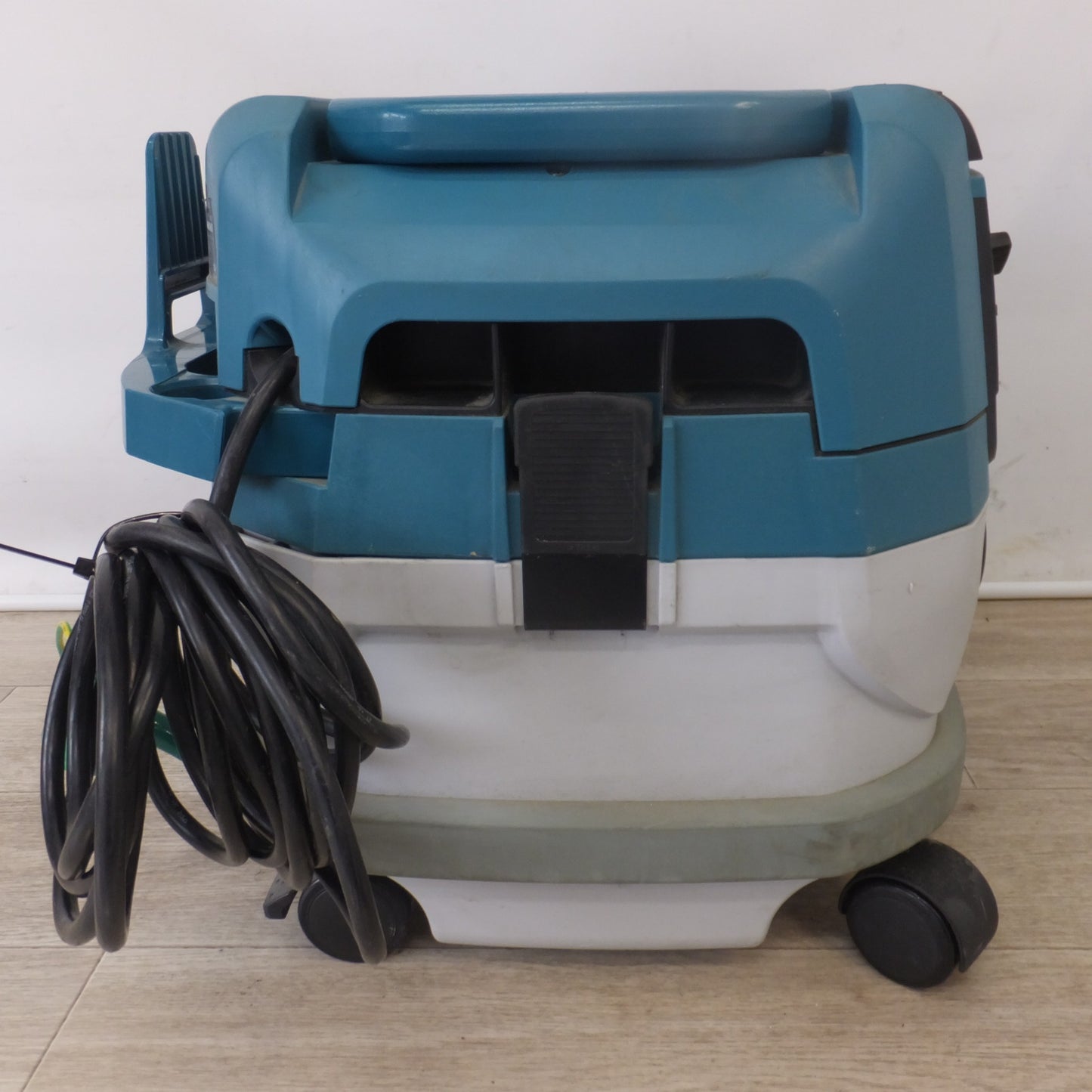 [送料無料] ★マキタ makita 乾湿両用 業務用 集じん機 VC0820　100V～ 11A 50-60Hz 1050W★