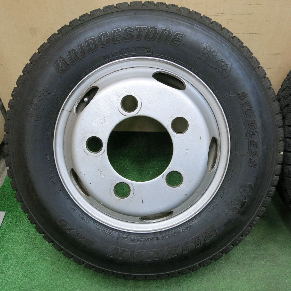 [送料無料] バリ溝！8.5分！6本★トラック タイヤ 195/75R15 109/107L スタッドレス ブリヂストン ブリザック W979 TOPY スチール 15インチ PCD203.2/5H★5031501ナス