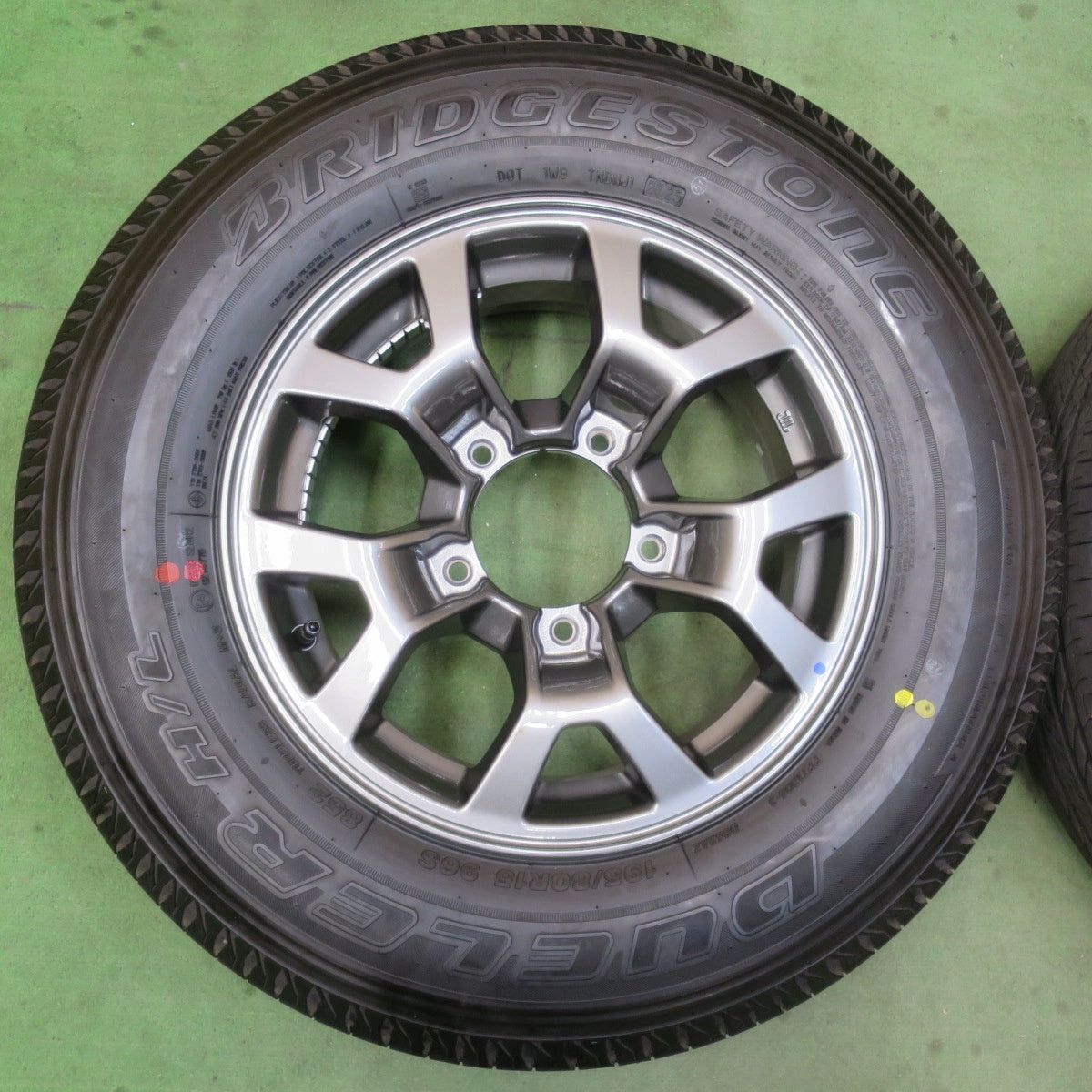 新車外し！25年★スズキ JB74W ジムニー シエラ 純正 195/80R15 ブリヂストン デューラー H/L 852 DUELER 15インチ PCD139.7/5H★6021902イノ