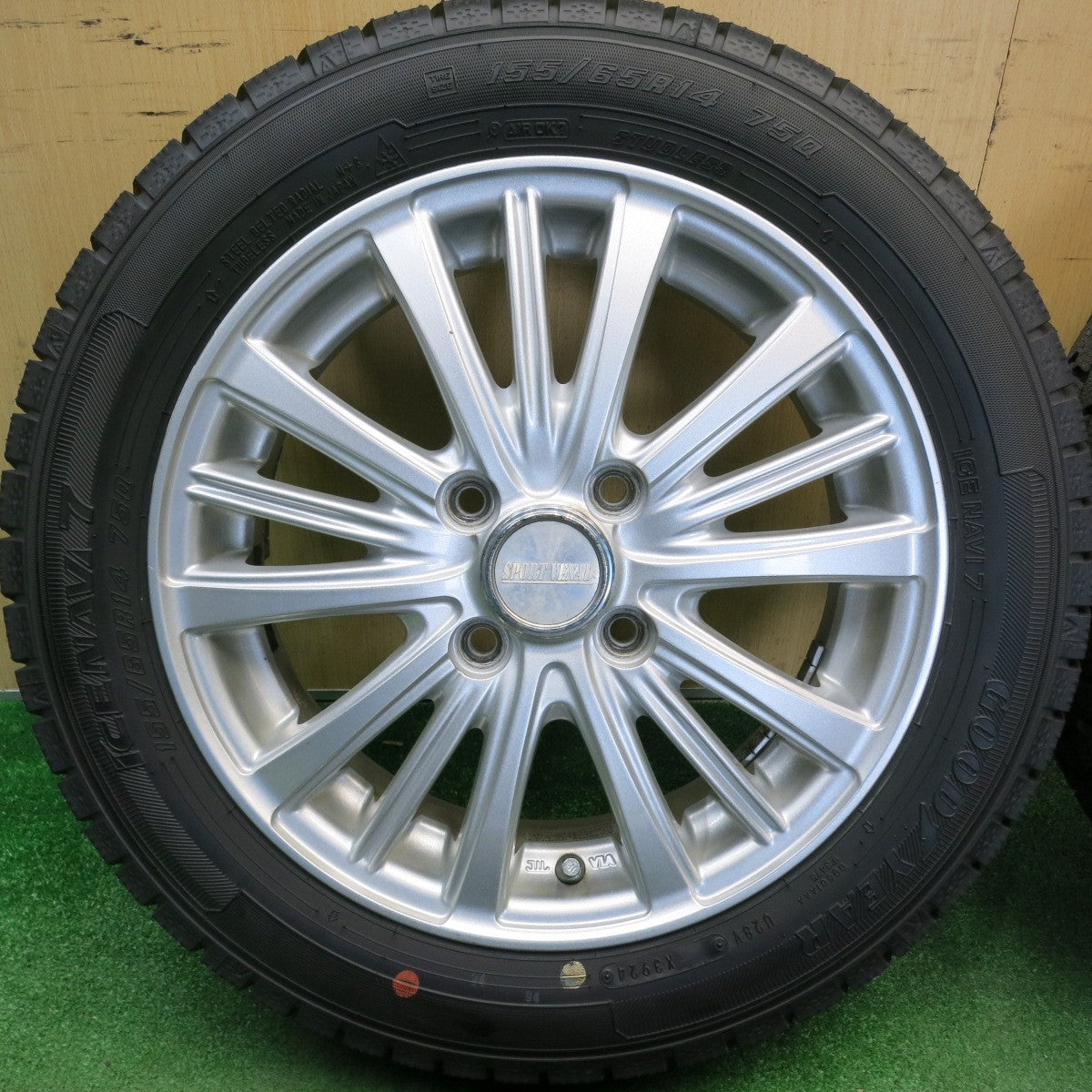バリ溝！24年！9.5分以上★スタッドレス 155/65R14 グッドイヤー アイスナビ7 SPORT VENAD 社外 アルミ 14インチ PCD100/4H★6041902HAス