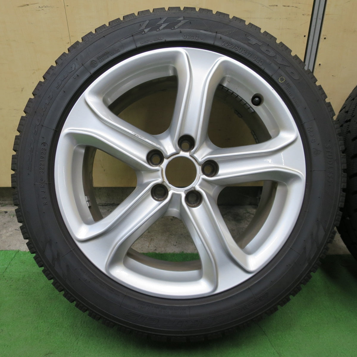 バリ溝！23年！ほぼ10分◎アウディ A4 8K 純正 225/50R17 スタッドレス トーヨー オブザーブ ガリット GIZ 17インチ PCD112/5H◎6091101NGス