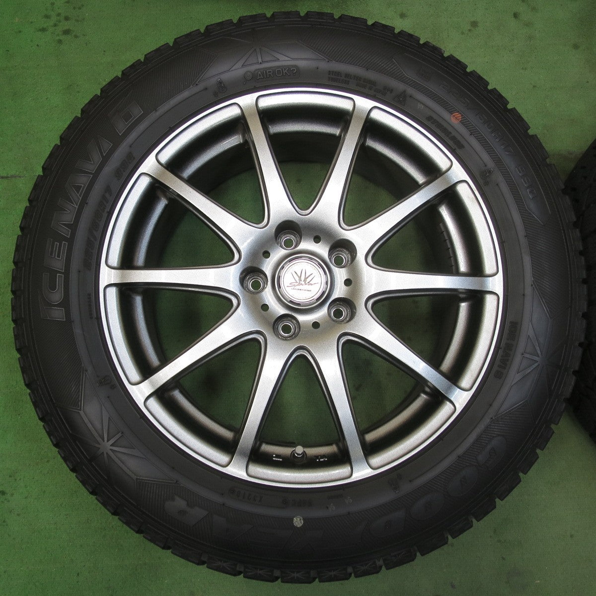 バリ溝！キレイ！8.5分★LOXARNY SPORT 225/60R17 スタッドレス グッドイヤー アイスナビ6 ロクサーニ スポーツ 17インチ PCD114.3/5H★6012001イス
