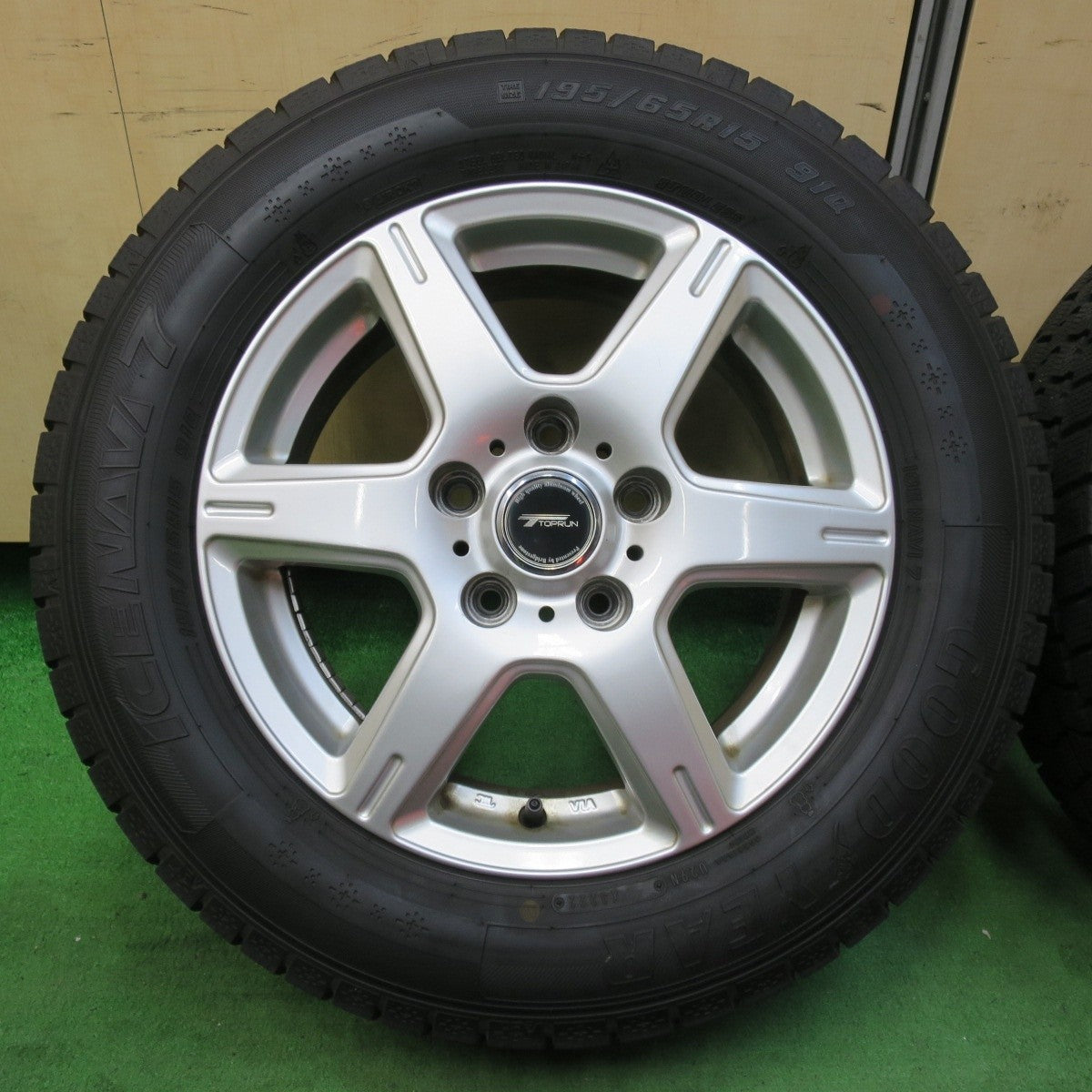 バリ溝！22年！9.5分以上★スタッドレス 195/65R15 グッドイヤー アイスナビ7 TOPRUN トップラン 15インチ PCD114.3/5H★5010706イス
