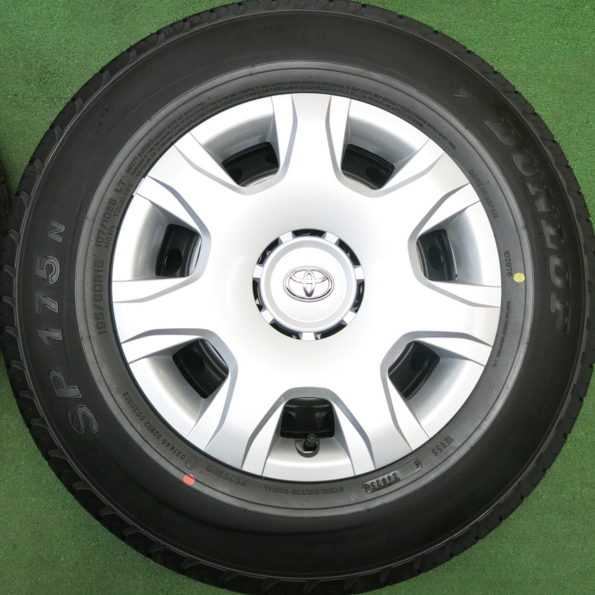 新車外し！25年★トヨタ 200系 ハイエース 純正 スチール 195/80R15 107/105S ダンロップ SP175N 15インチ PCD139.7/6H★6011712HAノ