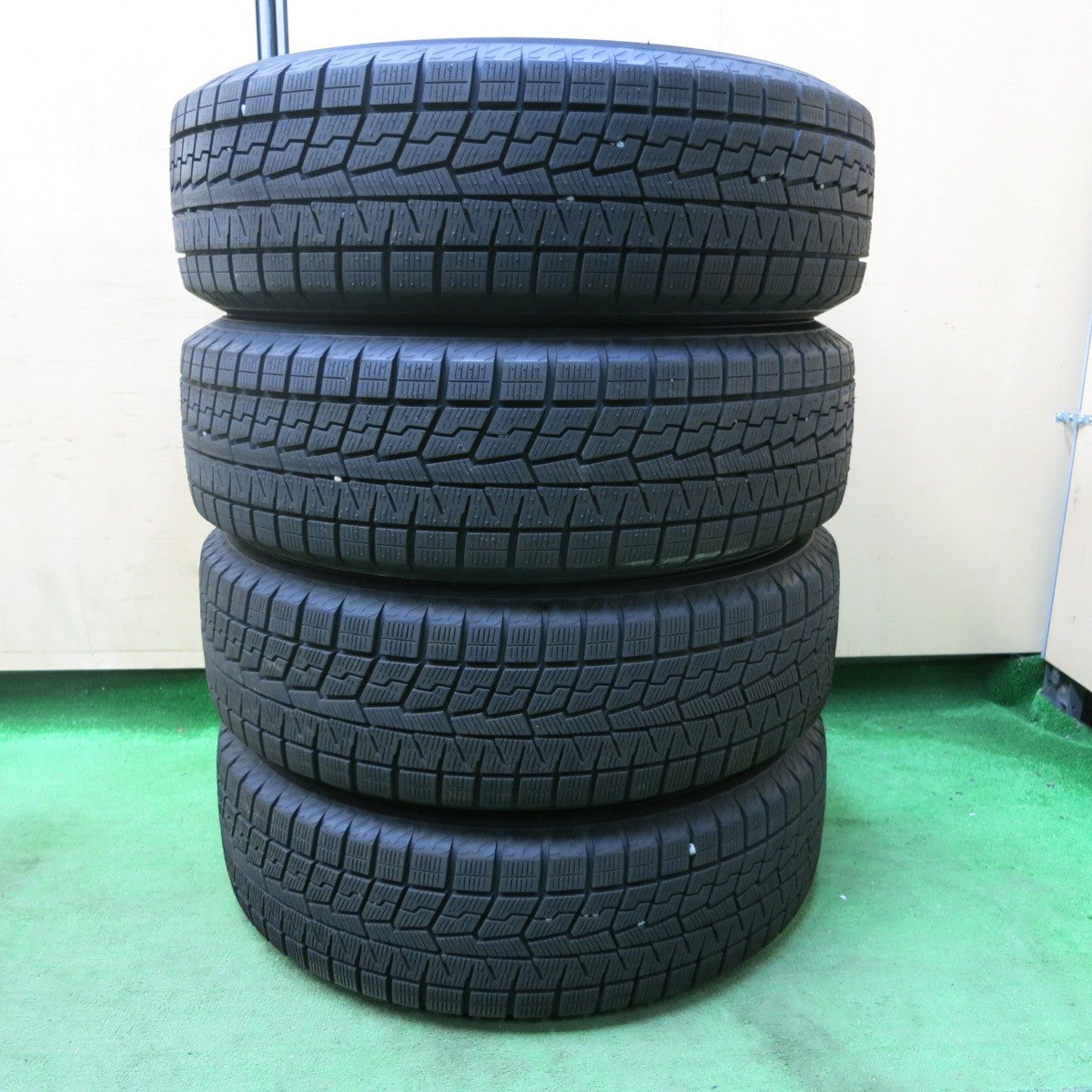 [送料無料] バリ溝！綺麗！ほぼ10分★ベンツ GLA GLB EQA EQB 純正 215/60R18 スタッドレス ヨコハマ アイスガード iG70 18インチ PCD112/5H★4110806SYス
