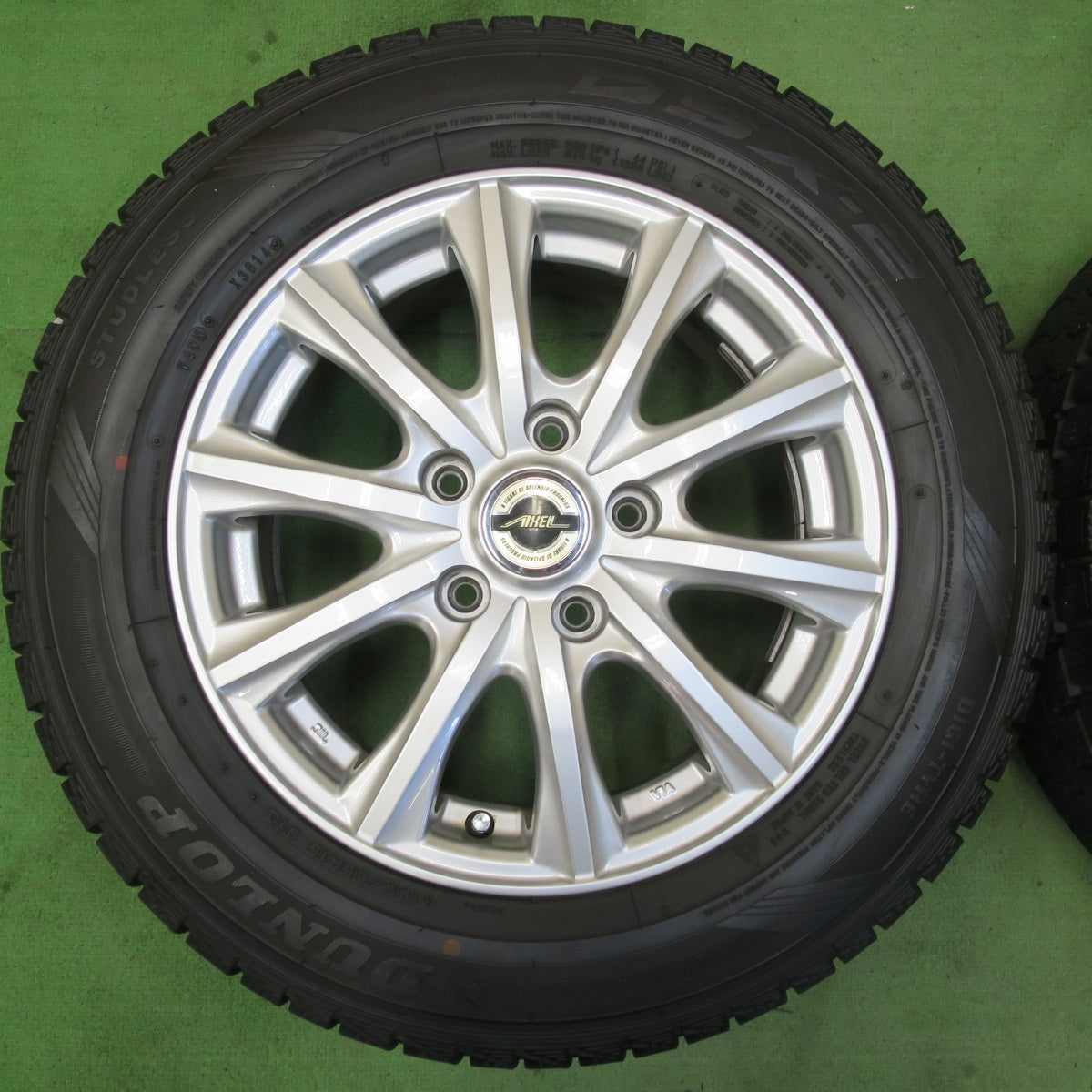 バリ溝！キレイ！9.5分★スタッドレス 195/65R15 ダンロップ DSX-2 AXEL アクセル 15インチ PCD114.3/5H★5051305イス